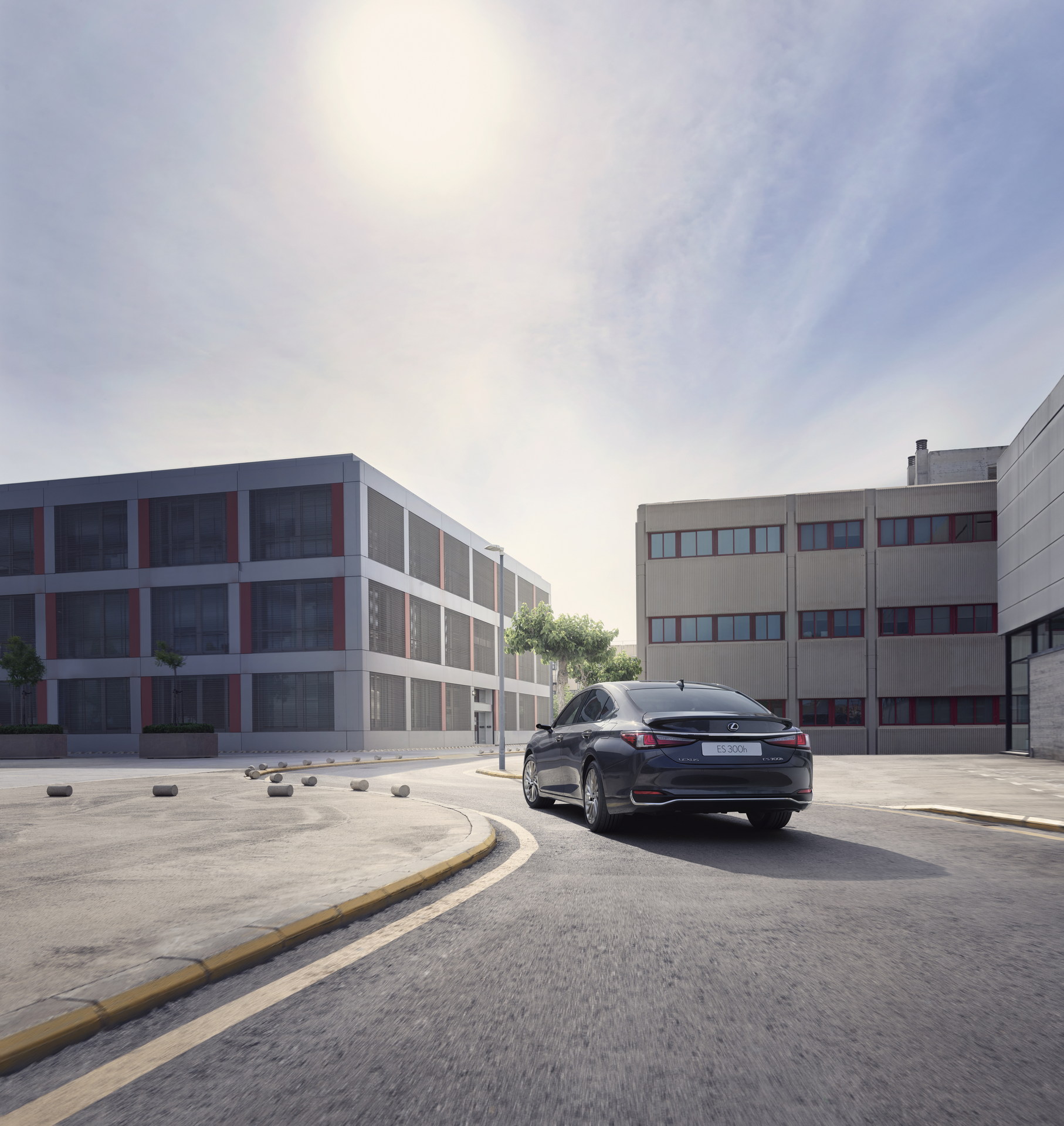 2023 Lexus ES Gets Updated In Europe With New Infotainment, F Sport Design Trim