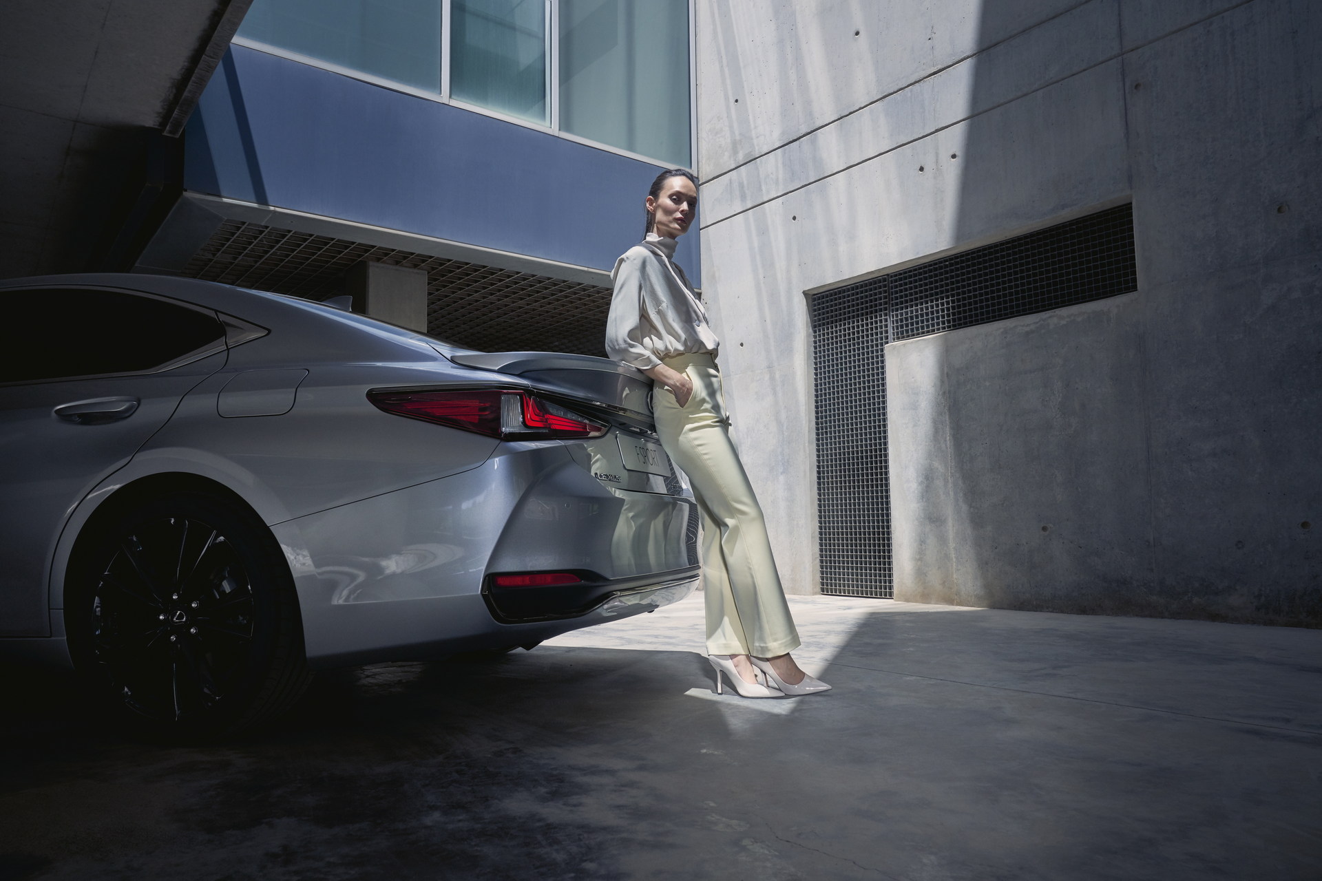 2023 Lexus ES Gets Updated In Europe With New Infotainment, F Sport Design Trim