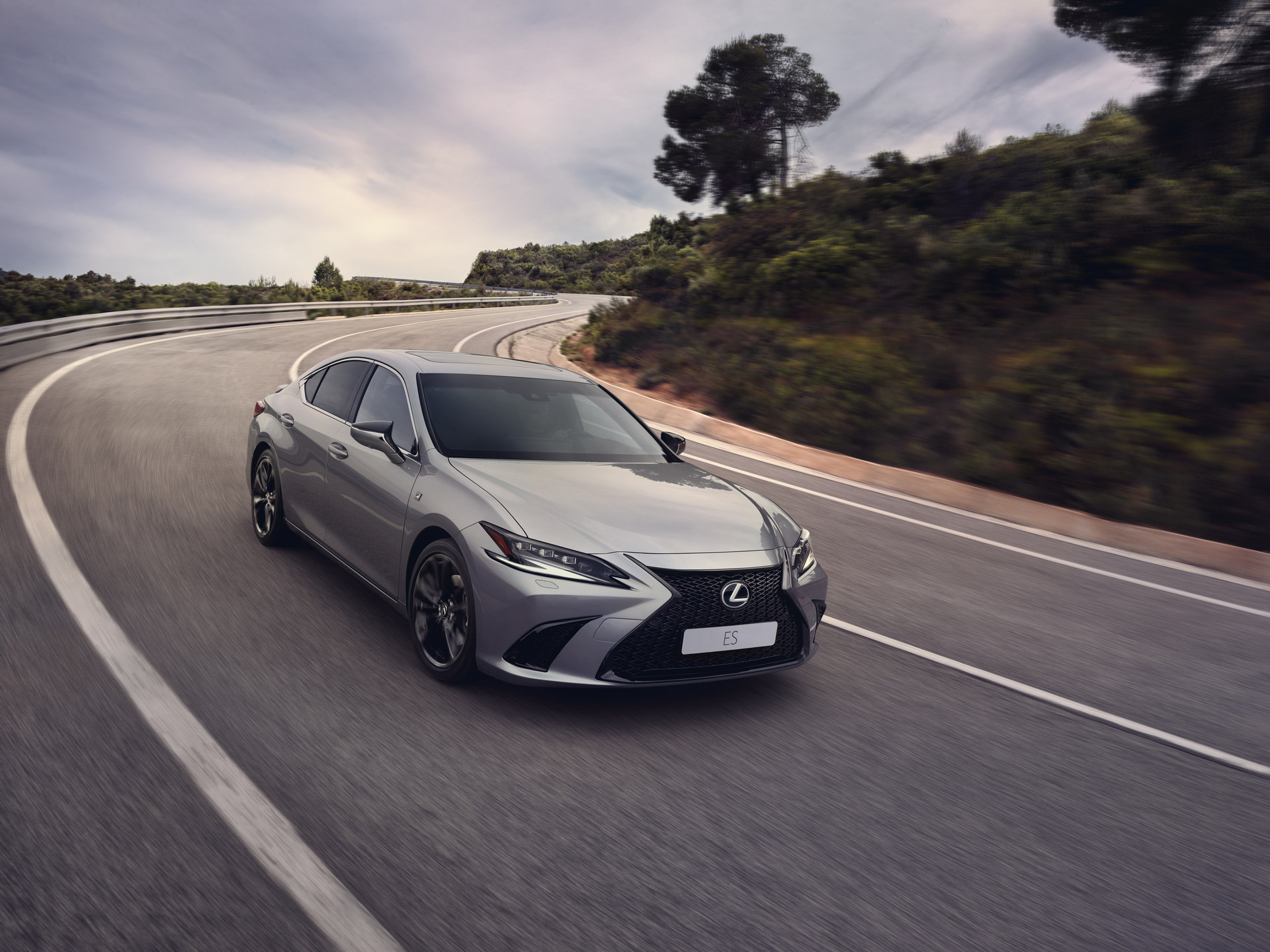 2023 Lexus ES Gets Updated In Europe With New Infotainment, F Sport Design Trim