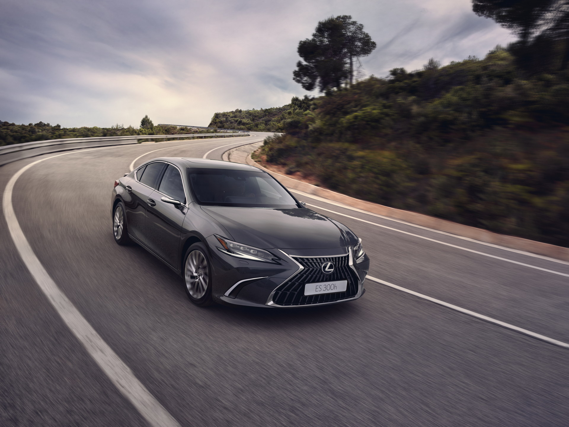 2023 Lexus ES Gets Updated In Europe With New Infotainment, F Sport Design Trim