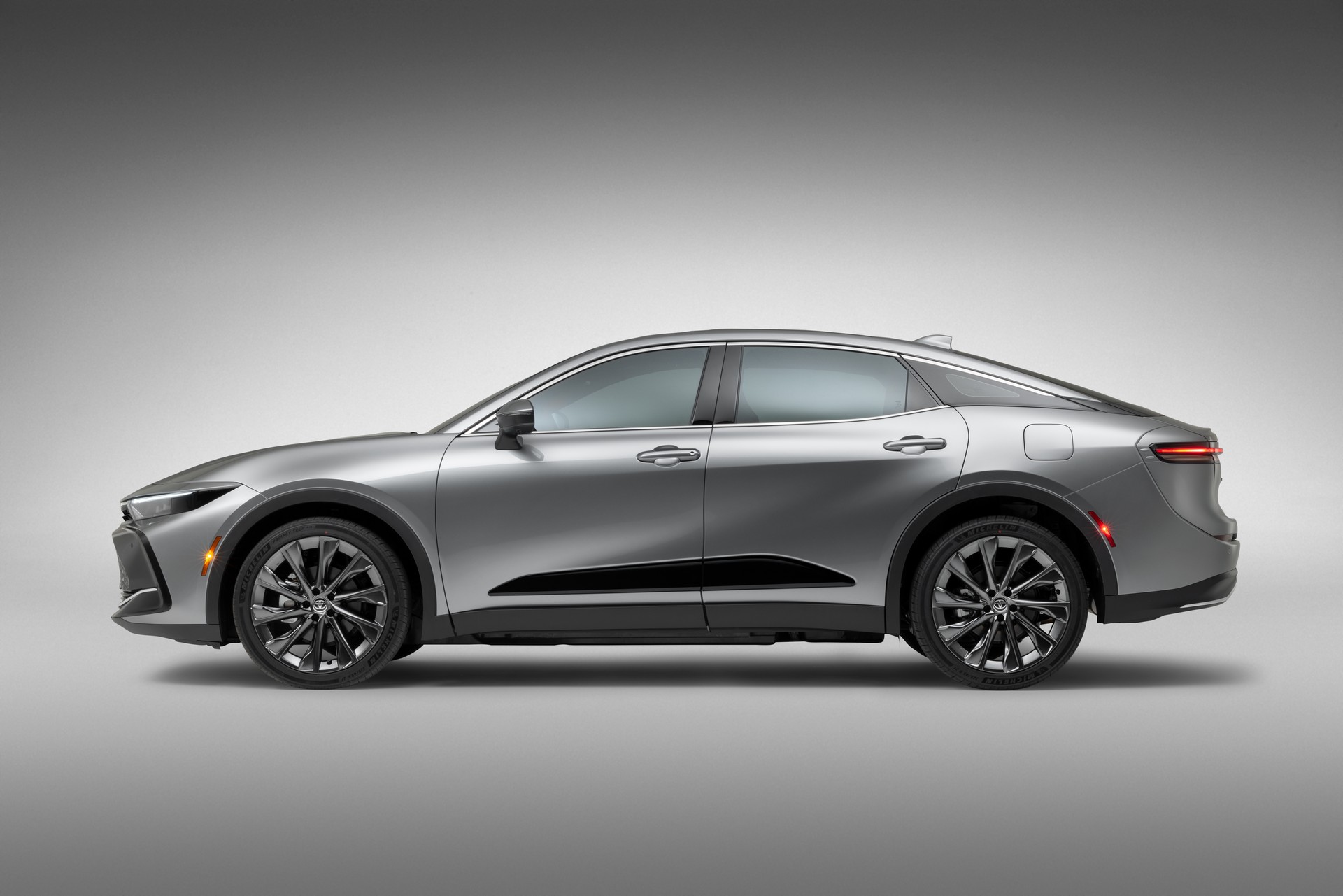 2023 Toyota Crown Debuts In America As A Re-Imagined Full-Size Sedan For The Crossover Era