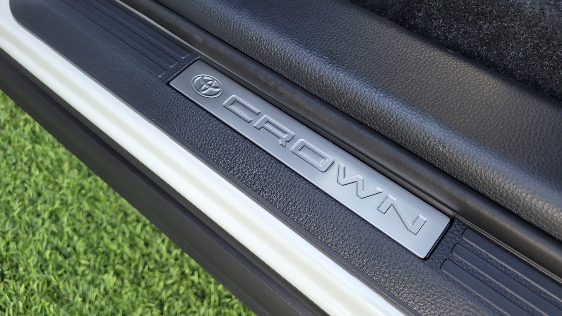 First Look: The 2023 Toyota Crown Is A Quirky, Crossover-ish Sedan That’s Replacing The Avalon