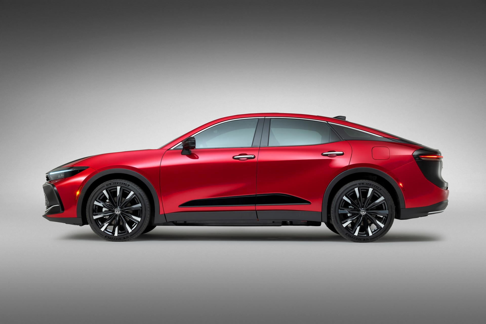 2023 Toyota Crown Debuts In America As A Re-Imagined Full-Size Sedan For The Crossover Era