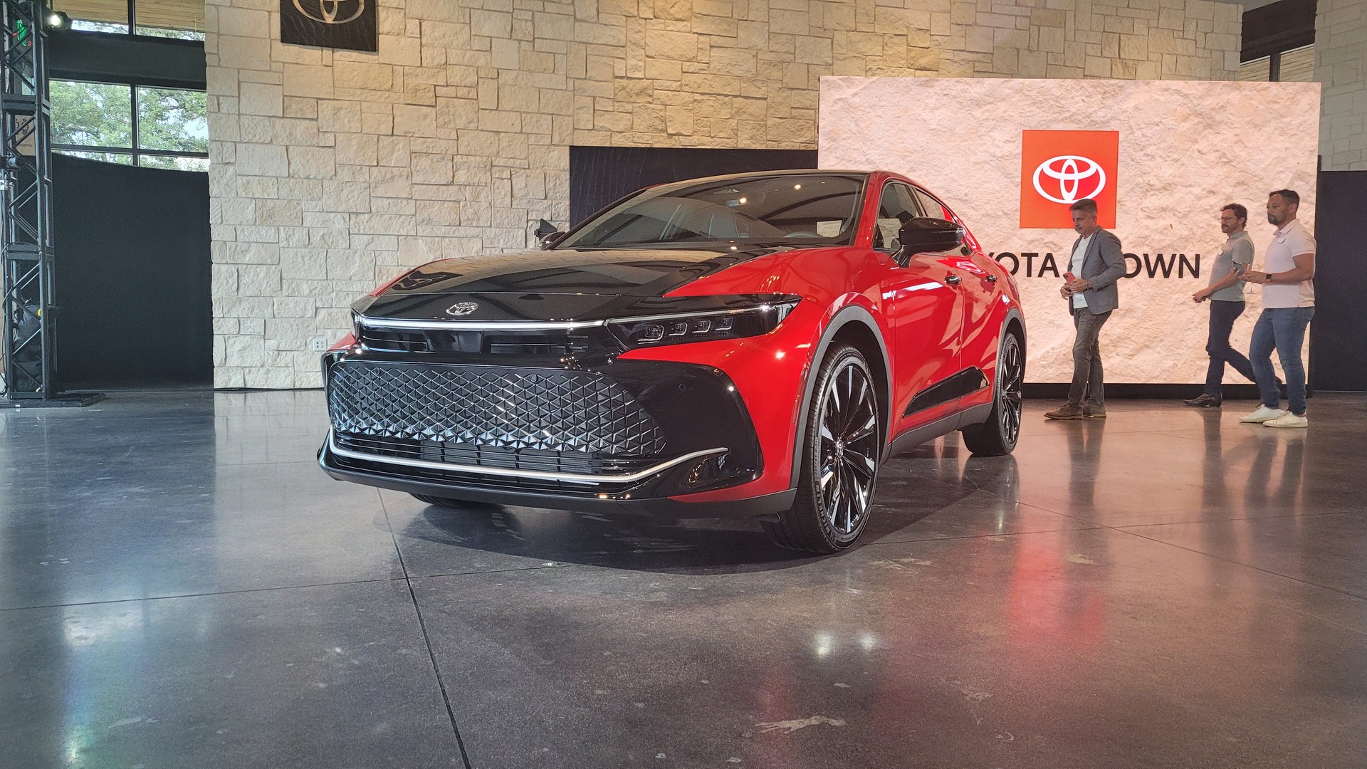 2023 Toyota Crown Debuts In America As A Re-Imagined Full-Size Sedan For The Crossover Era