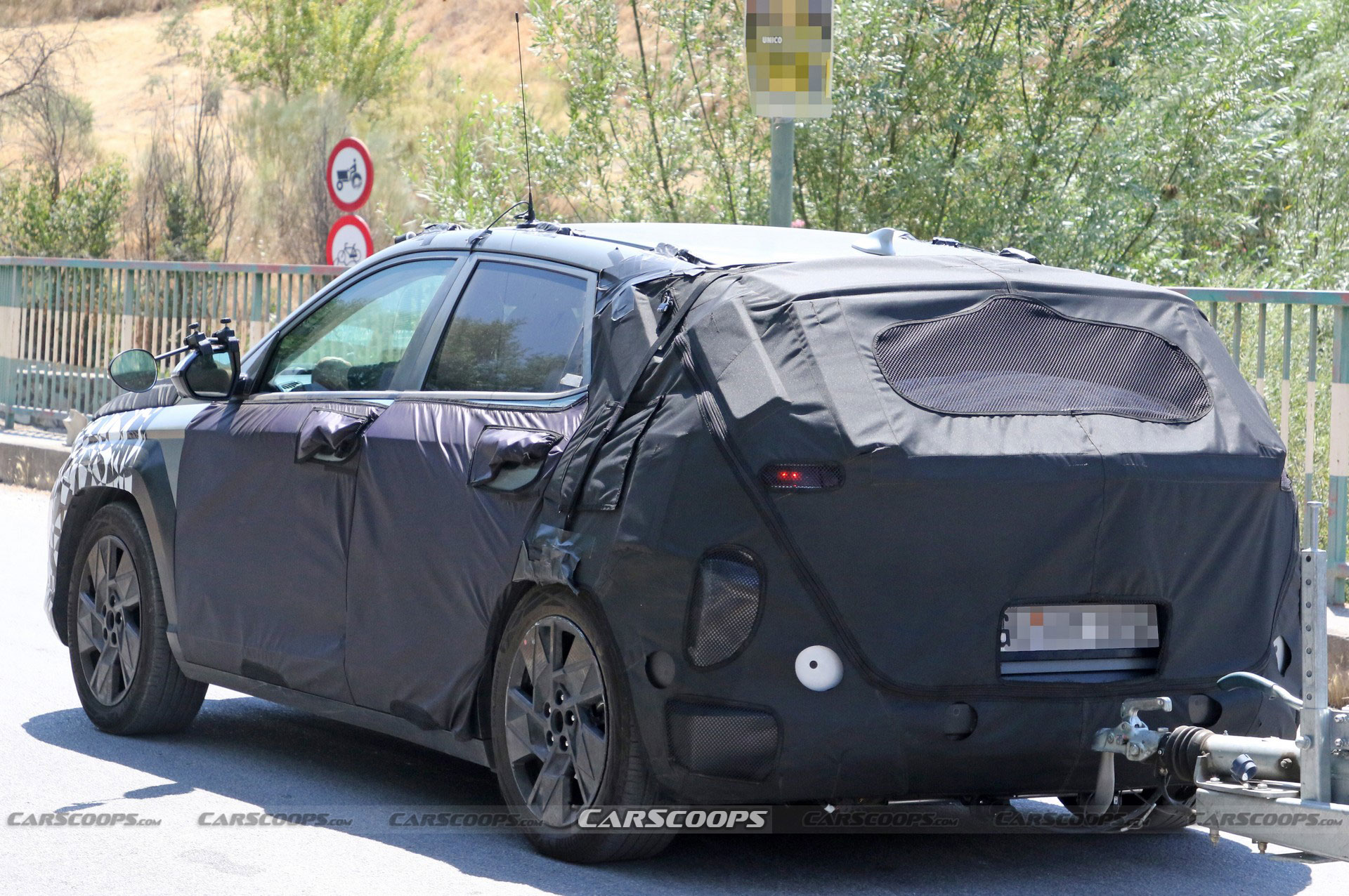 The 2024 Hyundai Kona Is Shaping Up To Be A More Attractive, Eco-Friendly Crossover