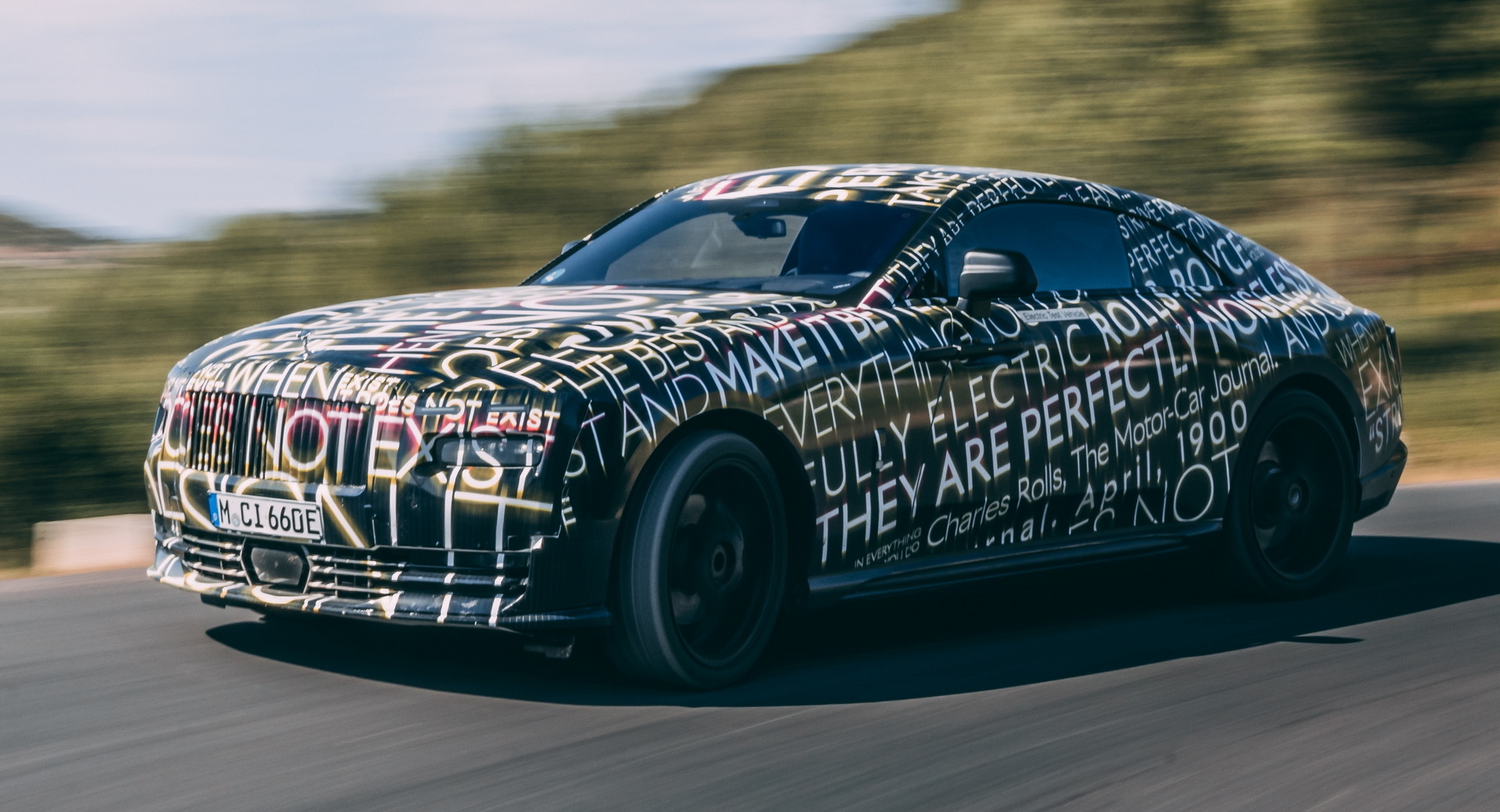 Regardez le dévoilement en direct de la Rolls-Royce Spectre ici