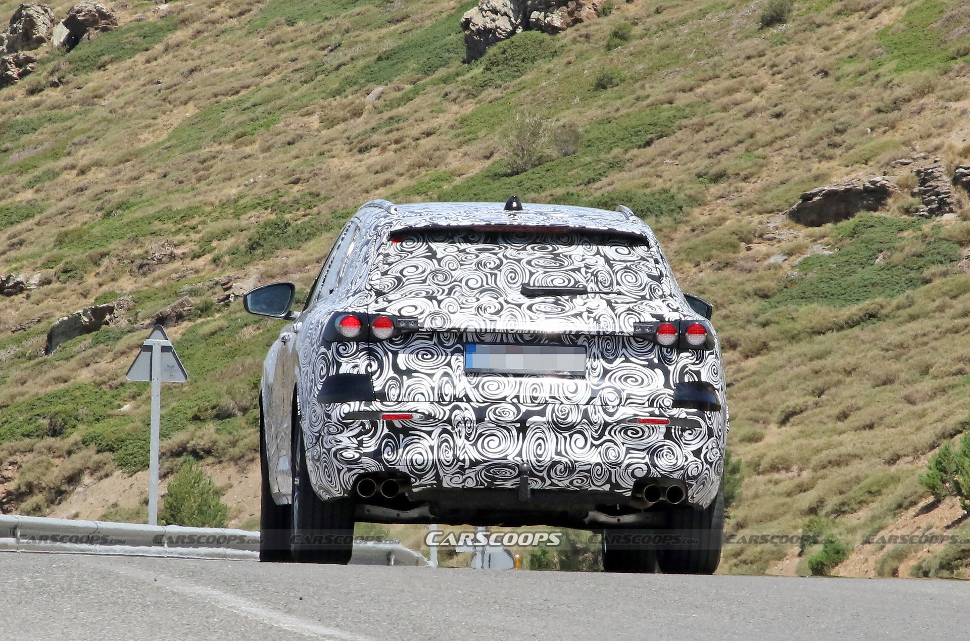 2025 Audi SQ5 Flaunts Its New Design And FourTailpipe Exhaust System