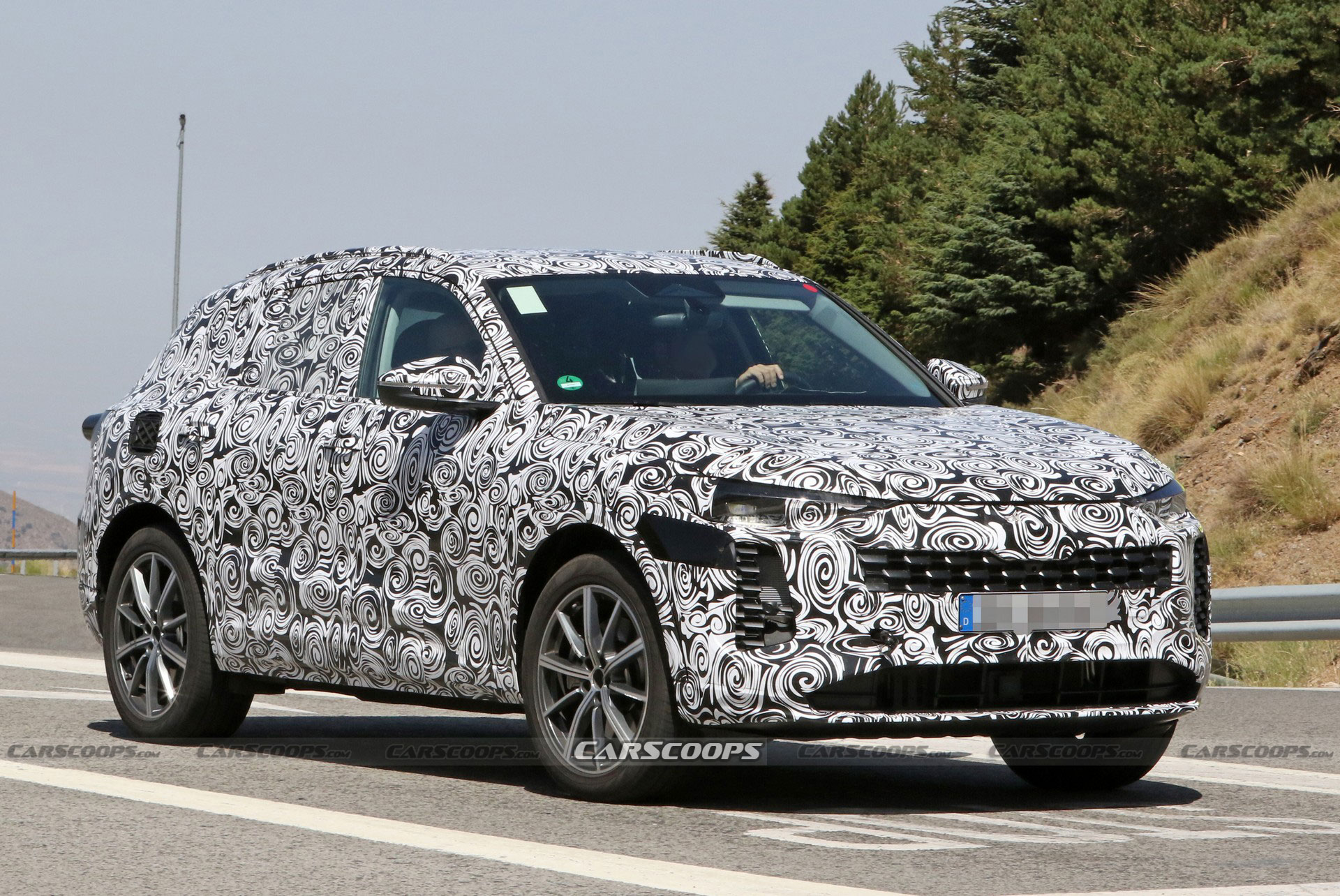 2025 Audi SQ5 Flaunts Its New Design And Four-Tailpipe Exhaust System In First Photos