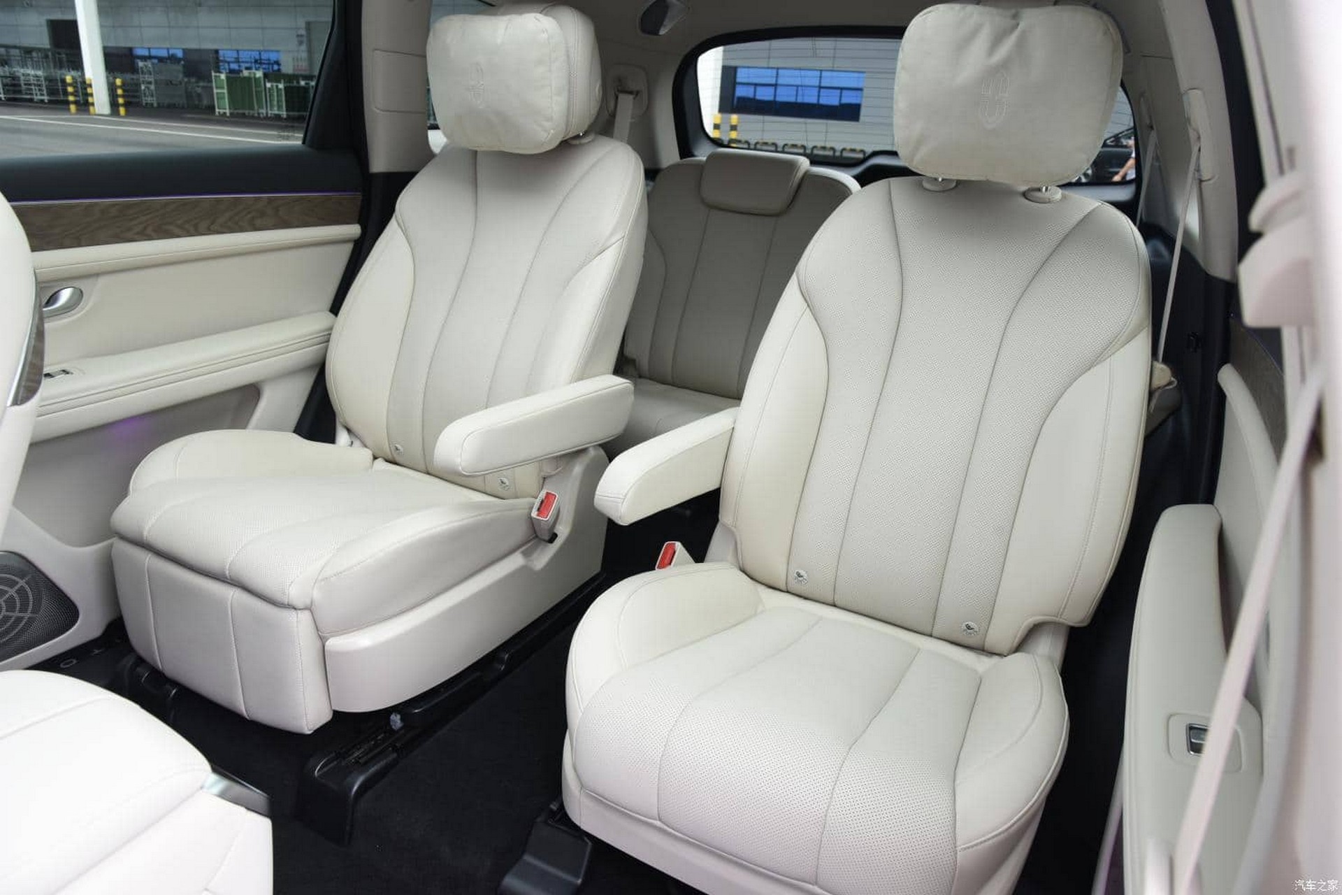 Aito M7 Is A Six-Seat Range-Extender SUV Coming For The BMW X7 And Mercedes GLS