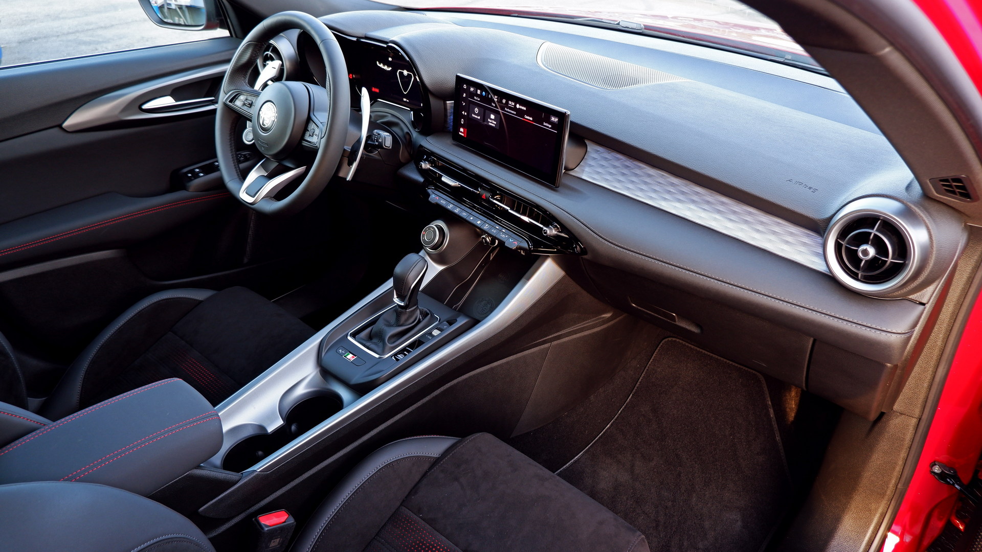 We Get Up Close To The New 2023 Alfa Romeo Tonale Compact SUV