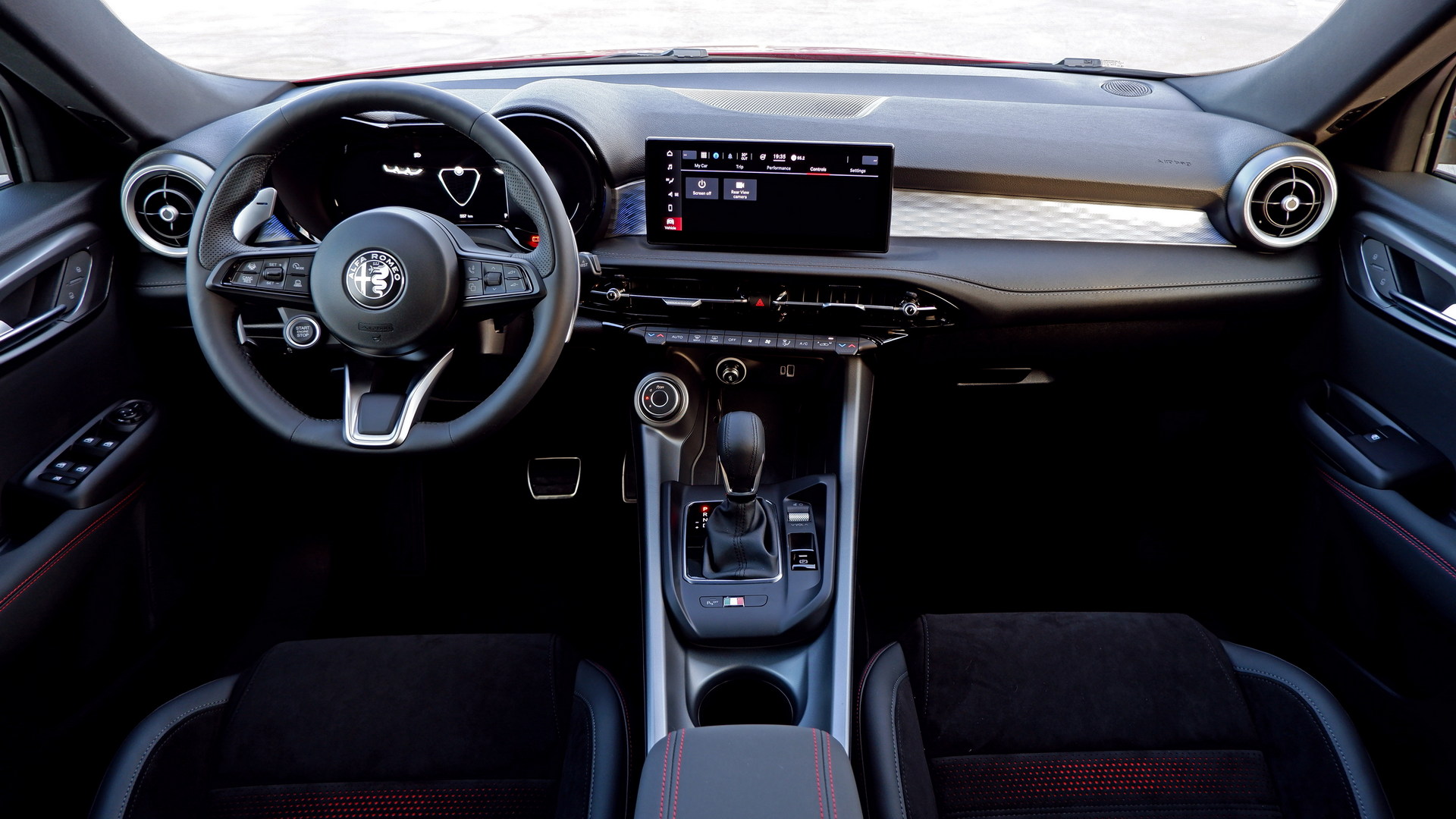 We Get Up Close To The New 2023 Alfa Romeo Tonale Compact SUV