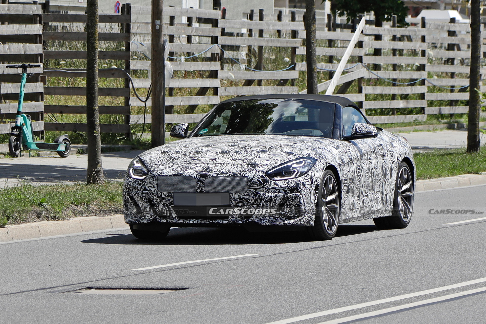 2023 BMW Z4 Facelift Leak Briefly Reveals Thundernight Metallic Purple