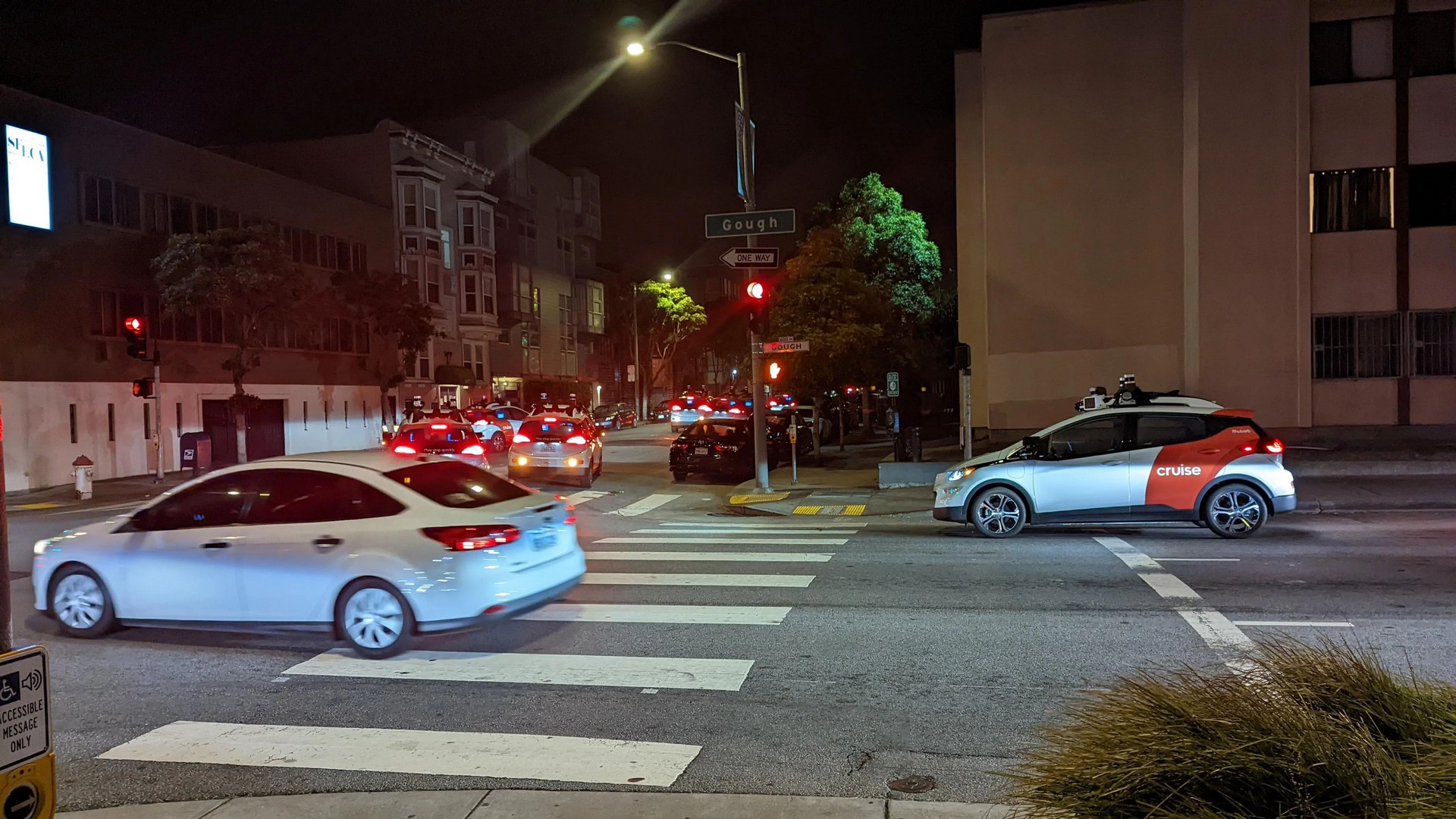 Swarm Of Cruise Robotaxis Got Confused And Blocked Off A San Francisco Street