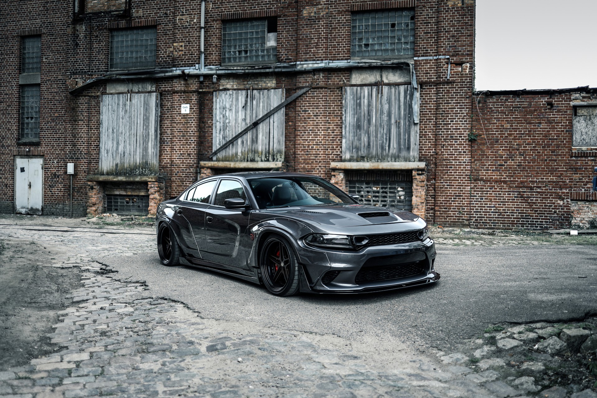 This Tuned Dodge Charger Hellcat Is Wider Than A Lamborghini Aventador