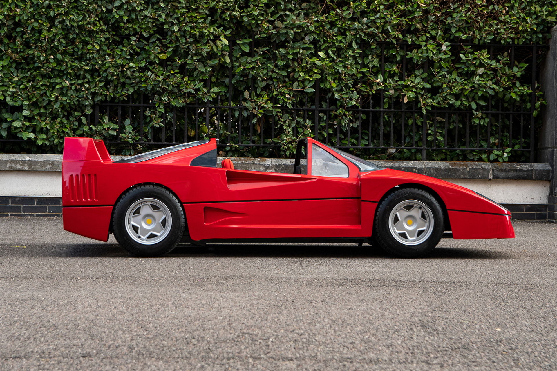 This Fancy Go Kart Is Shaped After The Iconic Ferrari F40