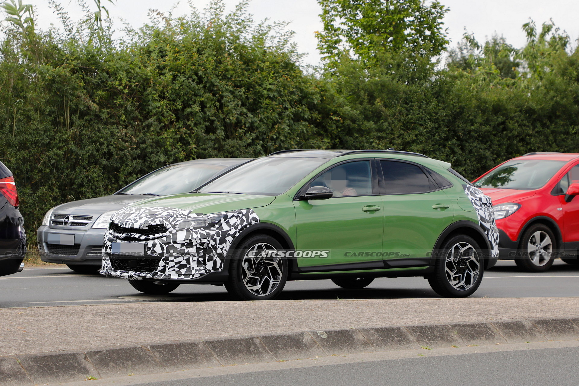 Kia XCeed Facelift Spied Flaunting Its Modern LEDs, Days Before Its Debut