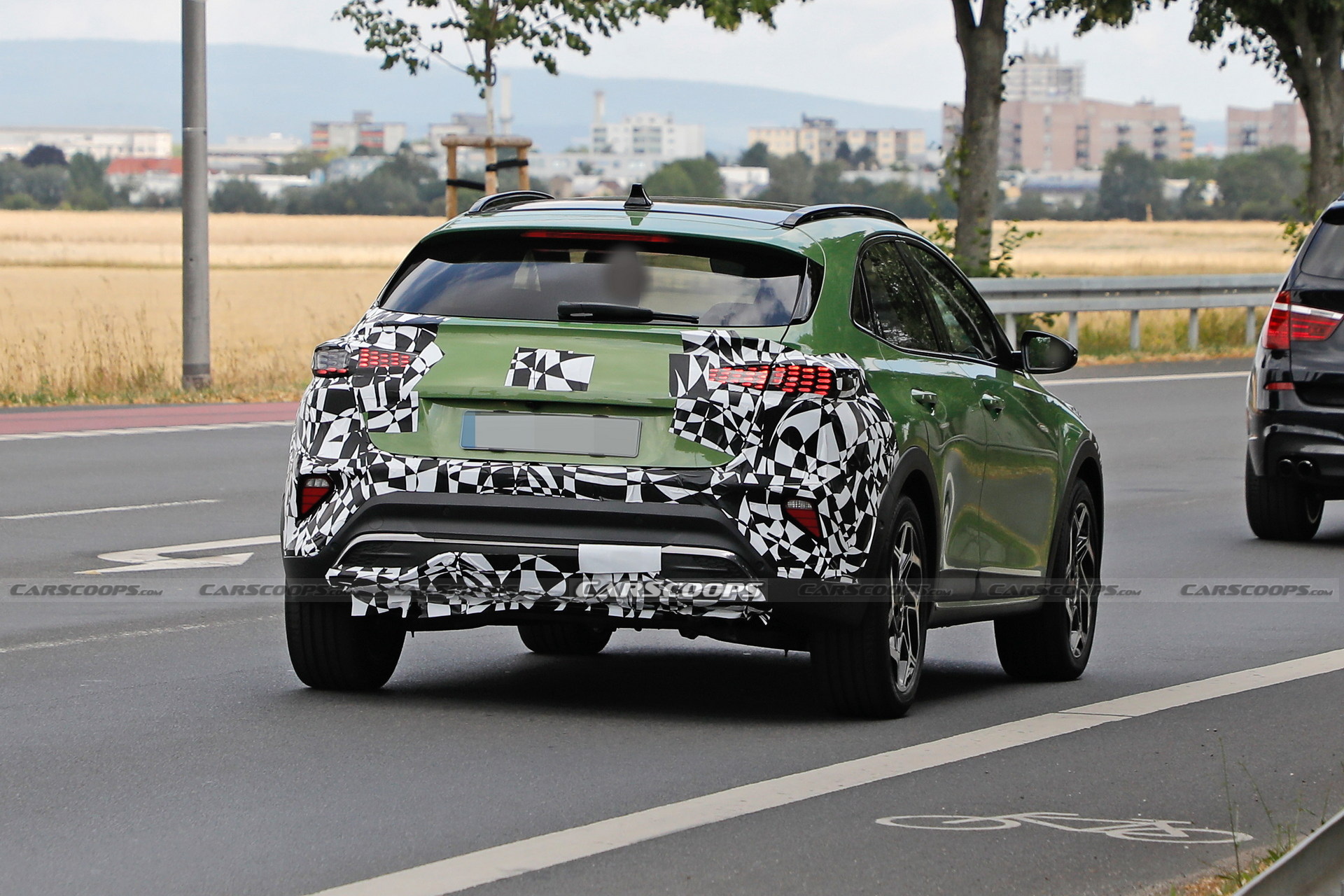 Kia XCeed Facelift Spied Flaunting Its Modern LEDs, Days Before Its Debut