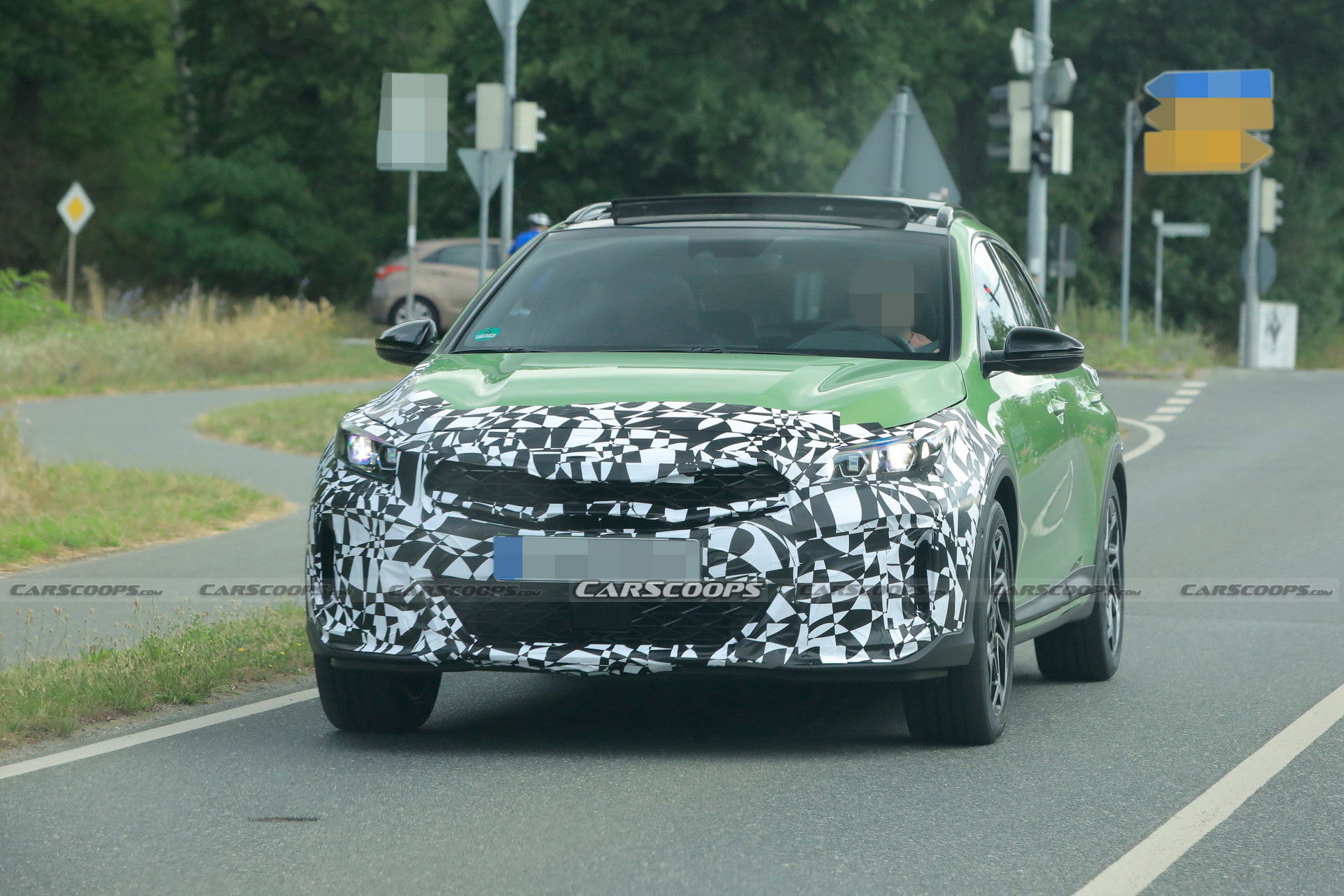 Kia XCeed Facelift Spied Flaunting Its Modern LEDs, Days Before Its Debut