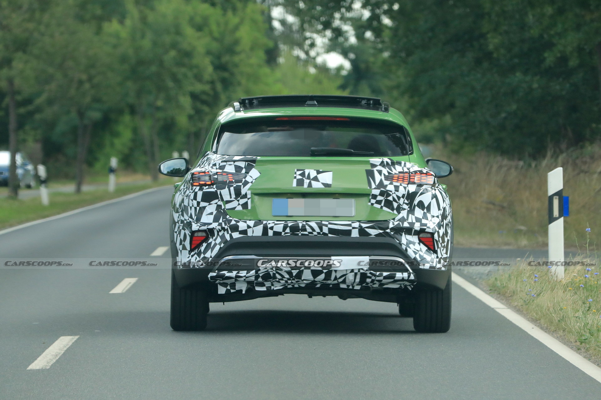 Kia XCeed Facelift Spied Flaunting Its Modern LEDs, Days Before Its Debut