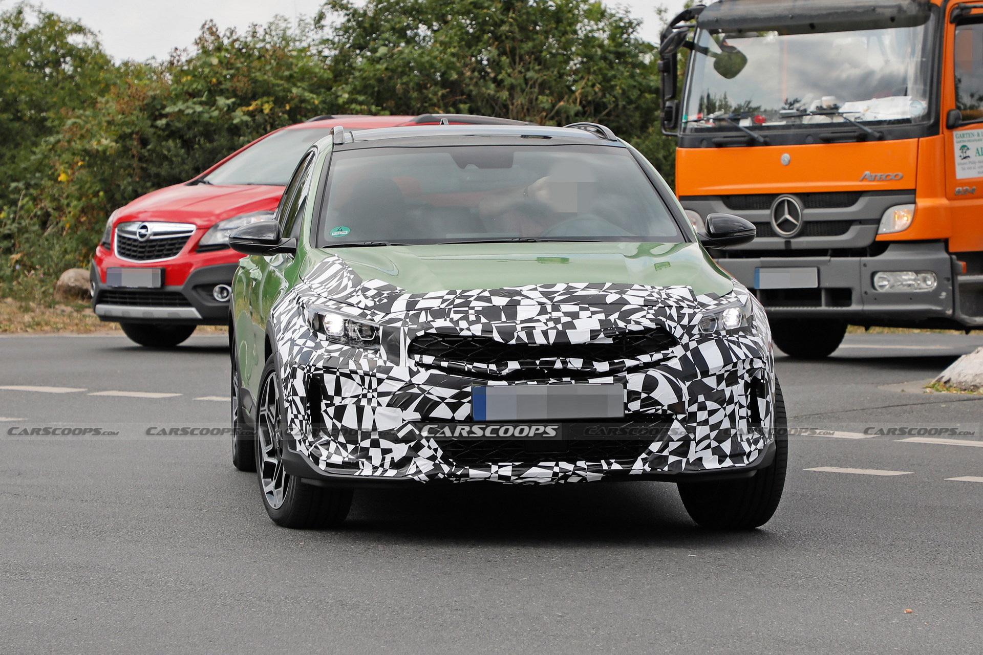 Kia XCeed Facelift Spied Flaunting Its Modern LEDs, Days Before Its Debut