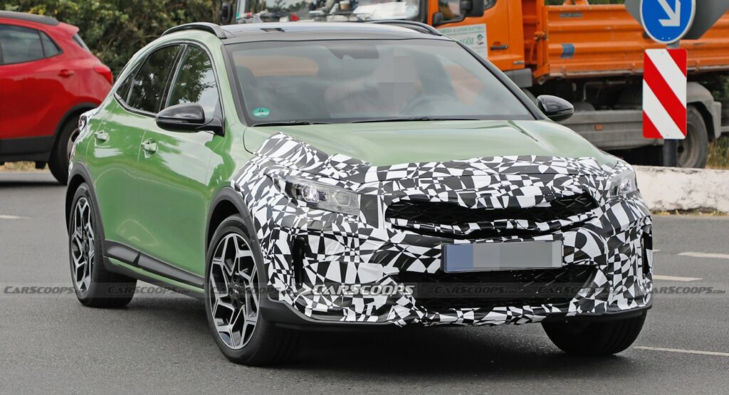 Kia XCeed Facelift Spied Flaunting Its Modern LEDs, Days Before Its Debut