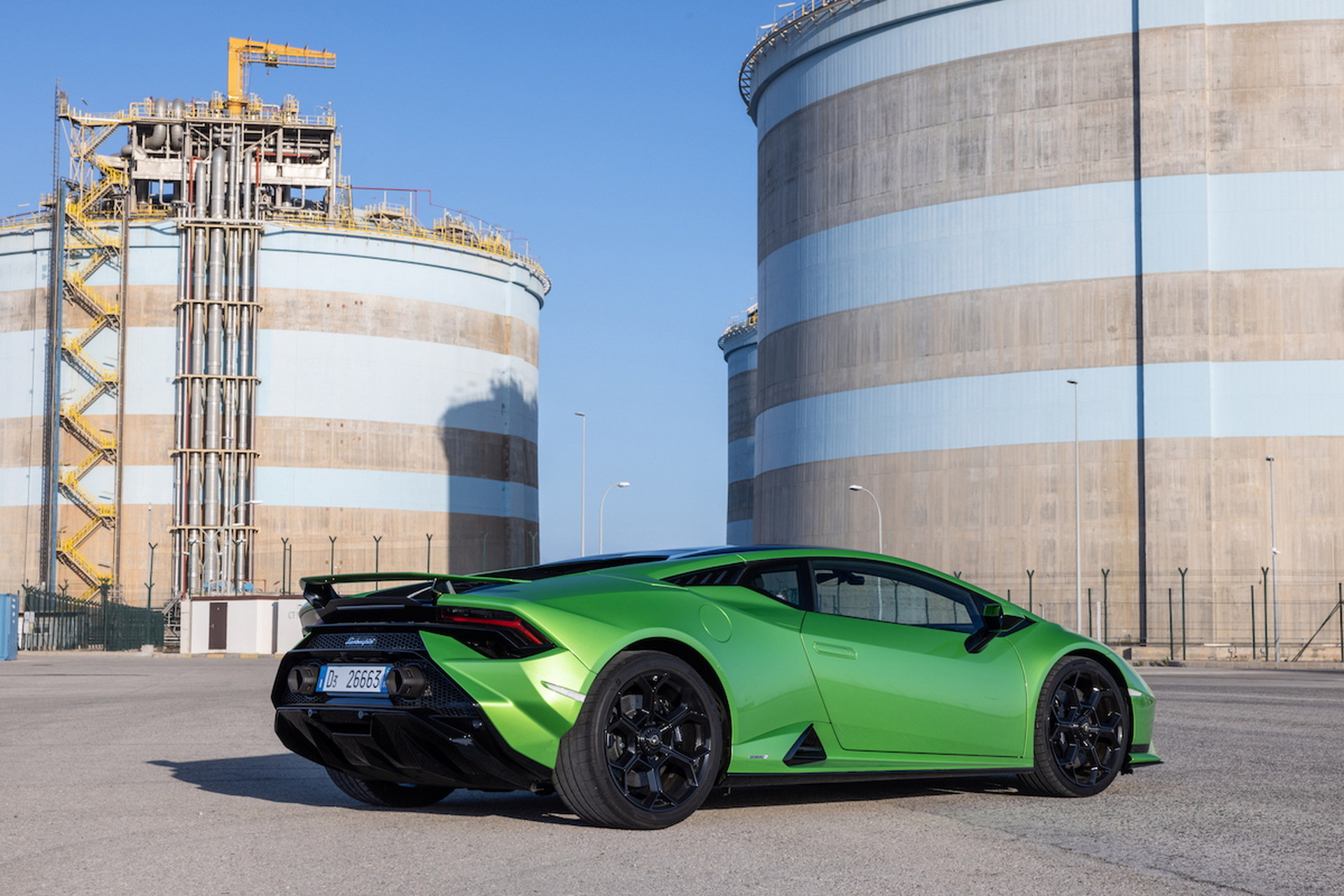 Watch And Hear The Lamborghini Huracan Tecnica Unleashing Its Power On The Streets