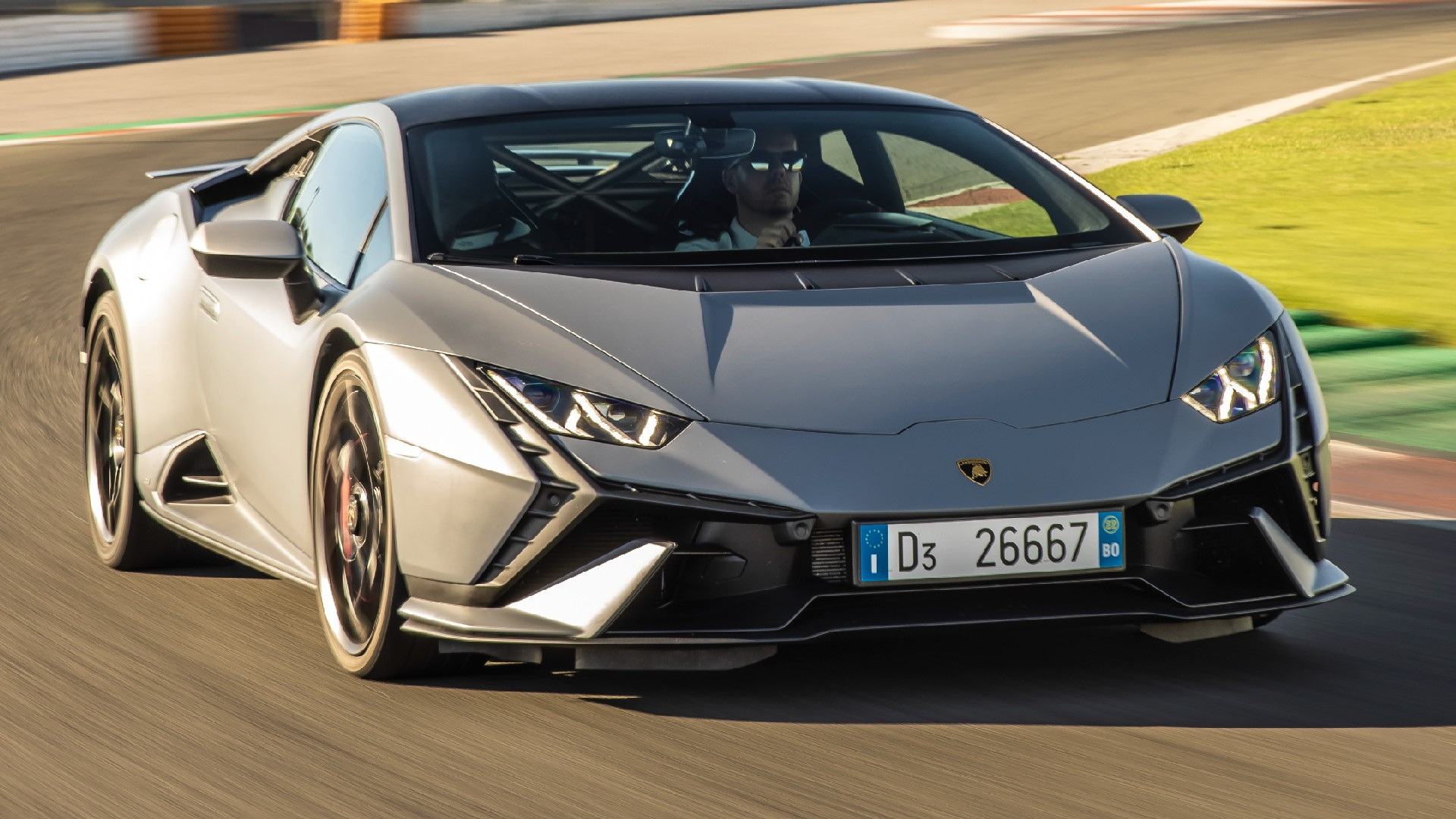 Watch And Hear The Lamborghini Huracan Tecnica Unleashing Its Power On The Streets