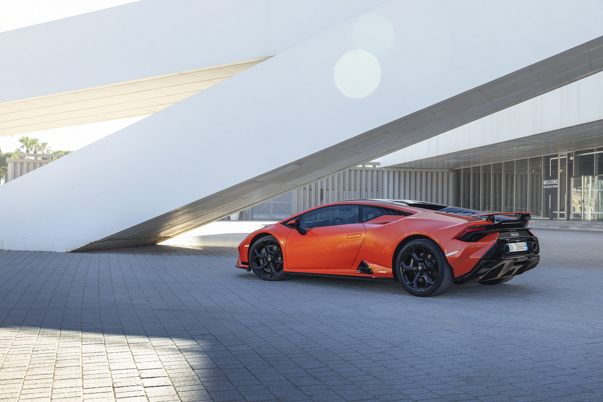 Watch And Hear The Lamborghini Huracan Tecnica Unleashing Its Power On The Streets