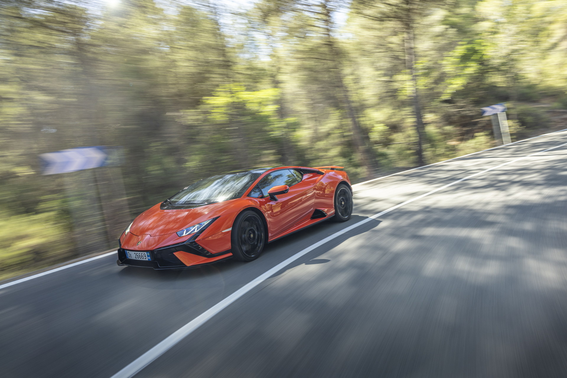 Watch And Hear The Lamborghini Huracan Tecnica Unleashing Its Power On The Streets