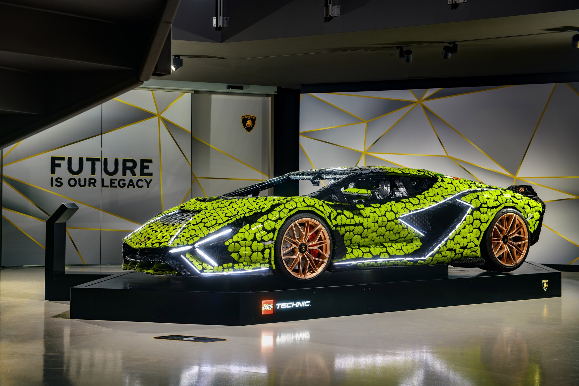 1:1 Scale LEGO Technic Lamborghini Sián FKP 37 Goes On Display, Made Out Of 400,000+ Pieces
