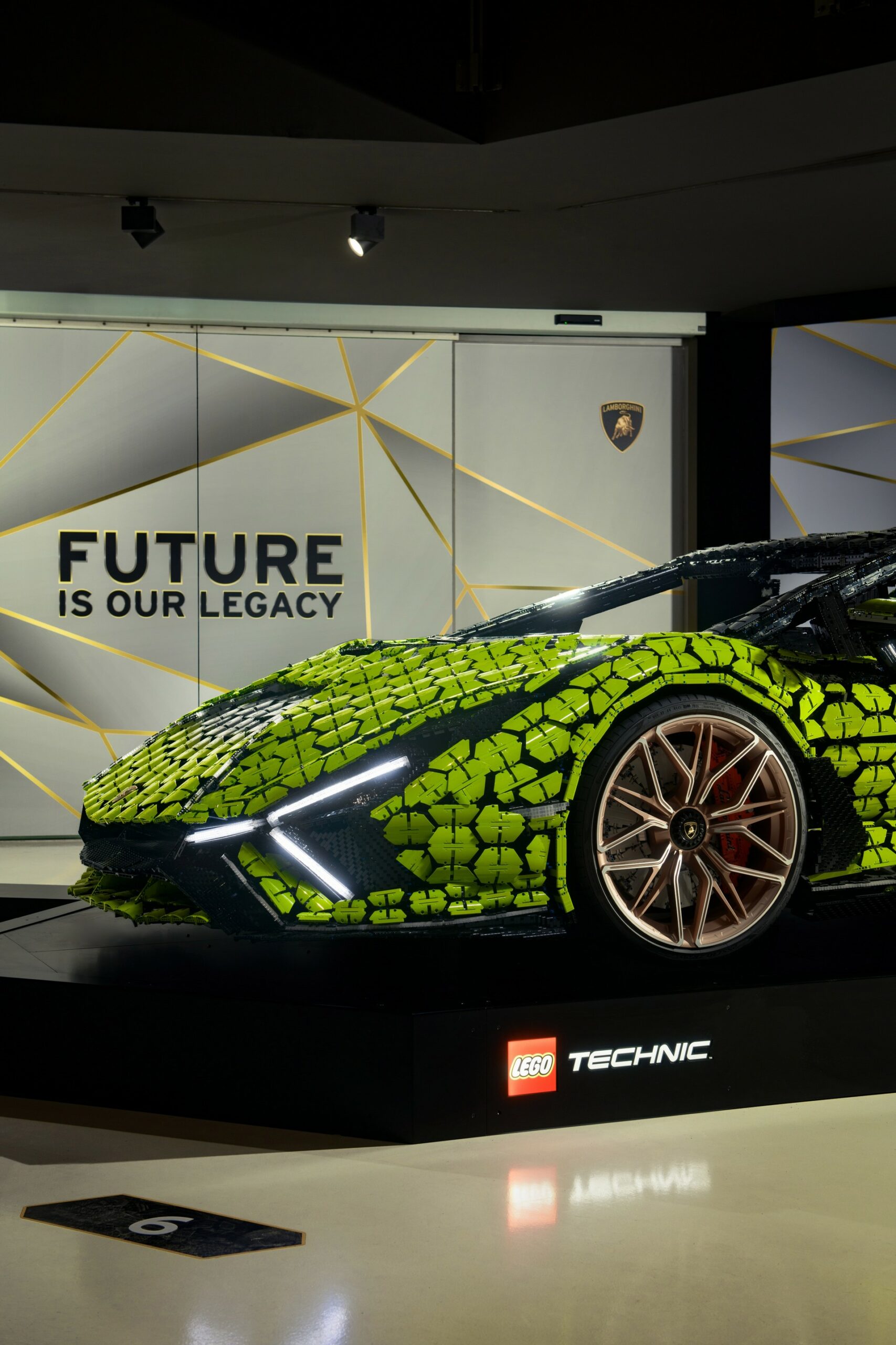 1:1 Scale LEGO Technic Lamborghini Sián FKP 37 Goes On Display, Made Out Of 400,000+ Pieces