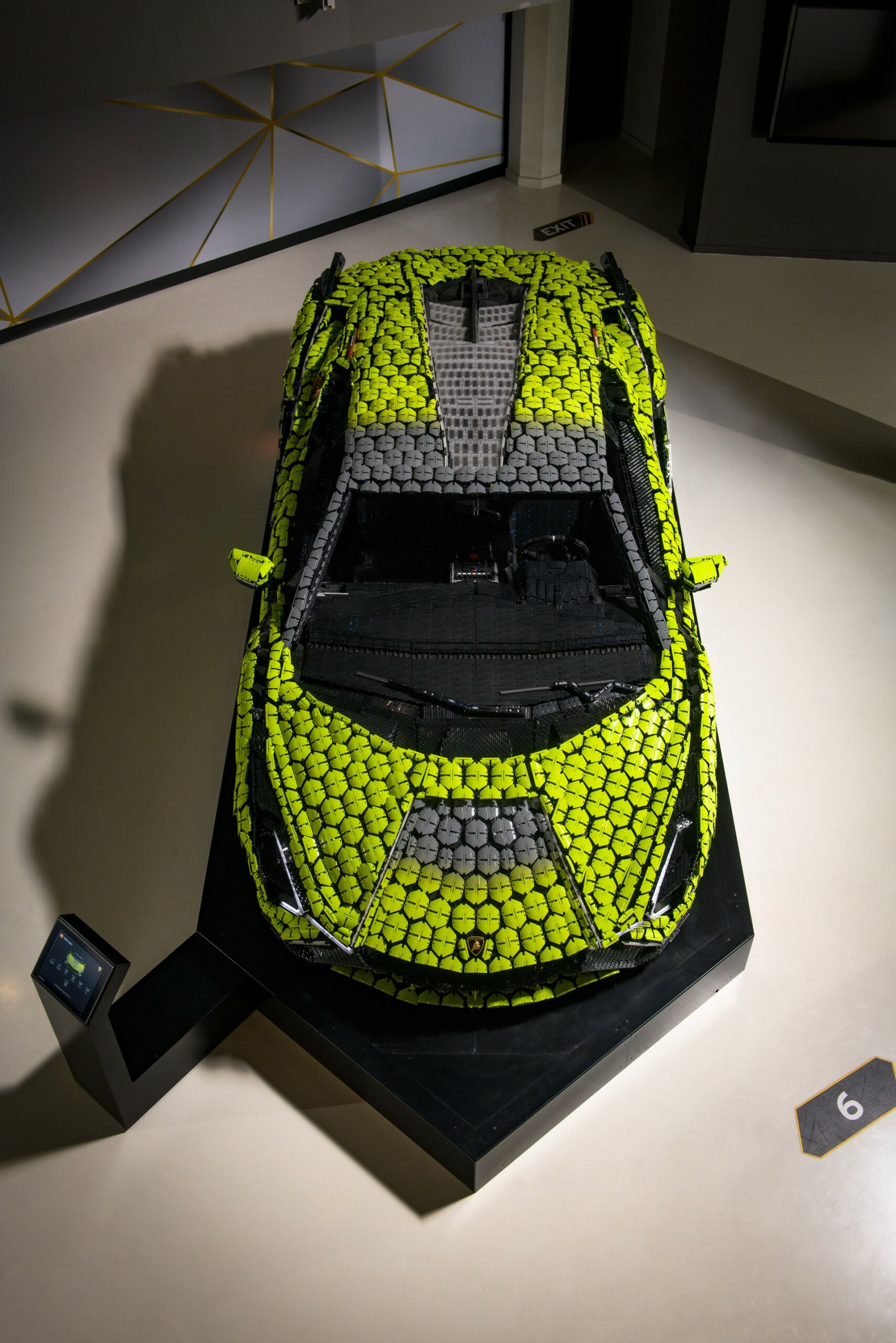 1:1 Scale LEGO Technic Lamborghini Sián FKP 37 Goes On Display, Made Out Of 400,000+ Pieces