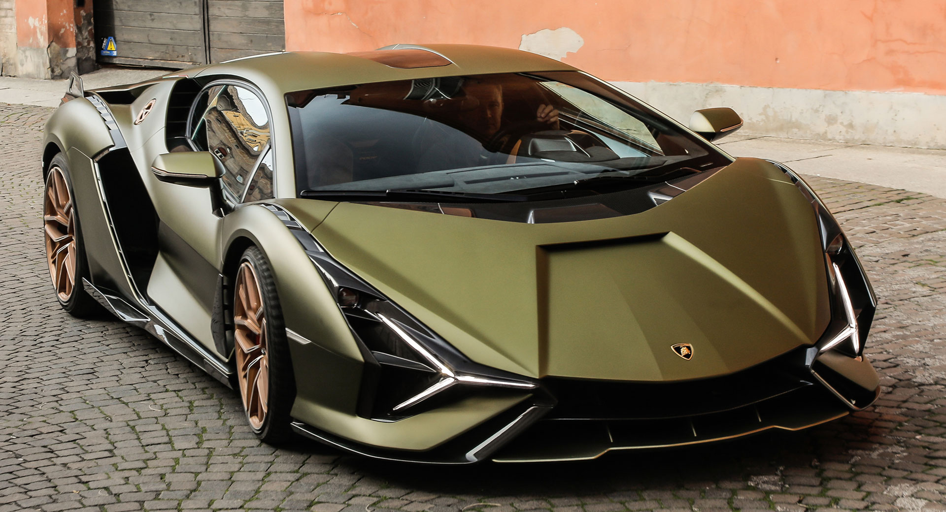 Les meilleurs dirigeants de Lamborghini brossent un tableau d’un avenir électrifié