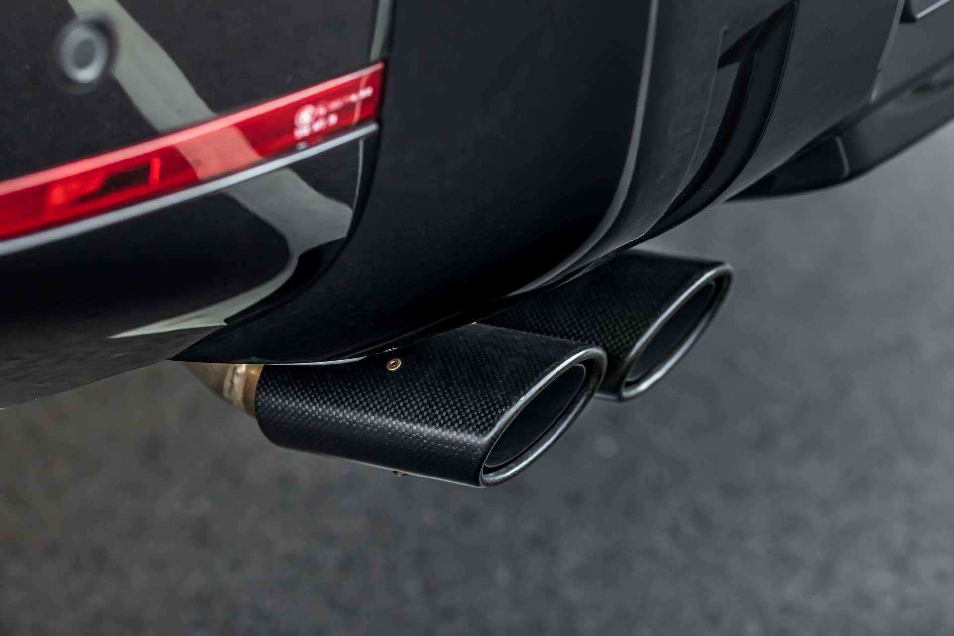 Manhart Gives The Land Rover Defender 505 Hp And 24-Inch Wheels