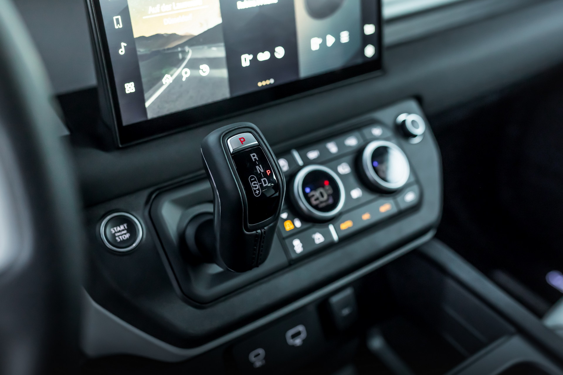 Manhart Gives The Land Rover Defender 505 Hp And 24-Inch Wheels