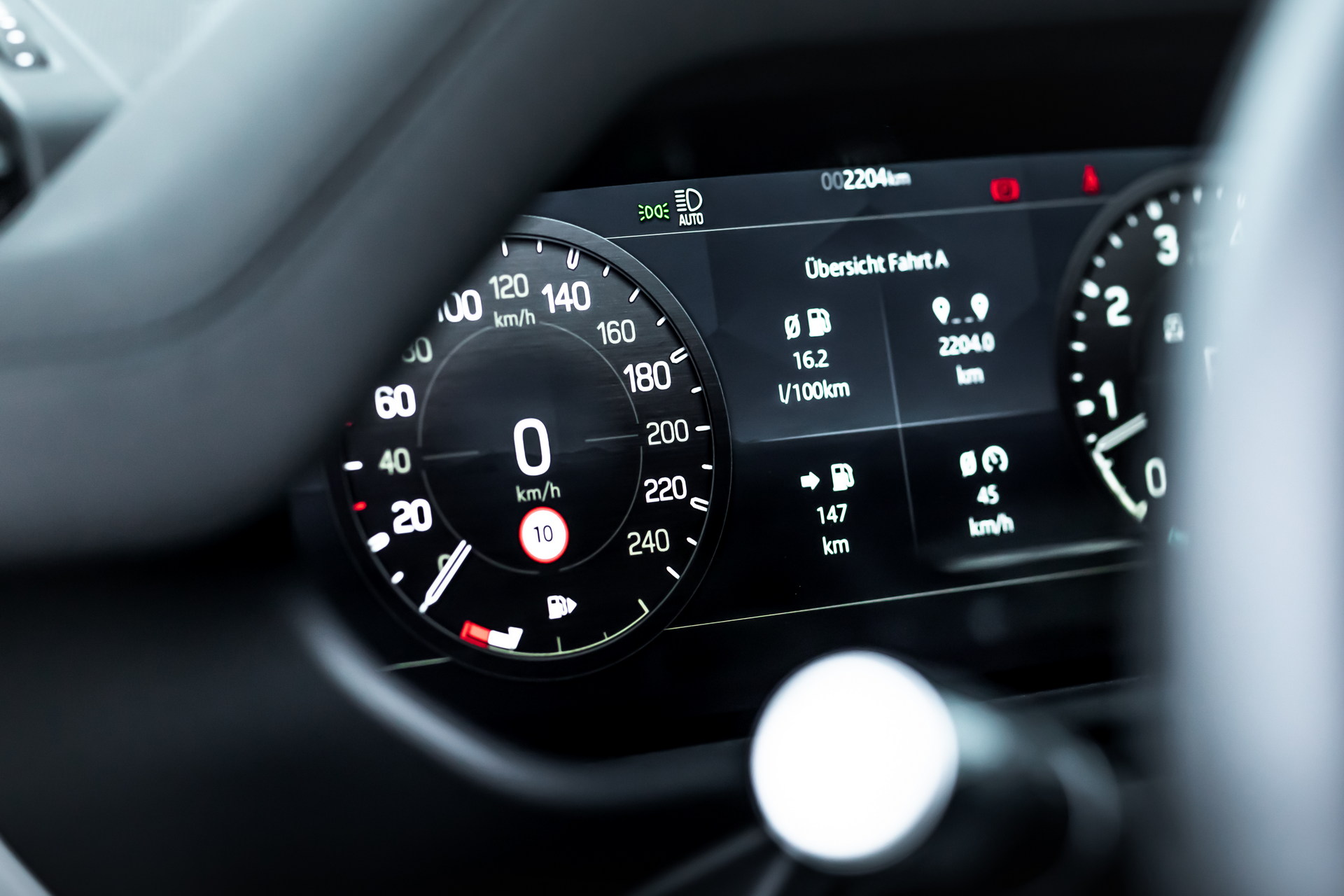 Manhart Gives The Land Rover Defender 505 Hp And 24-Inch Wheels