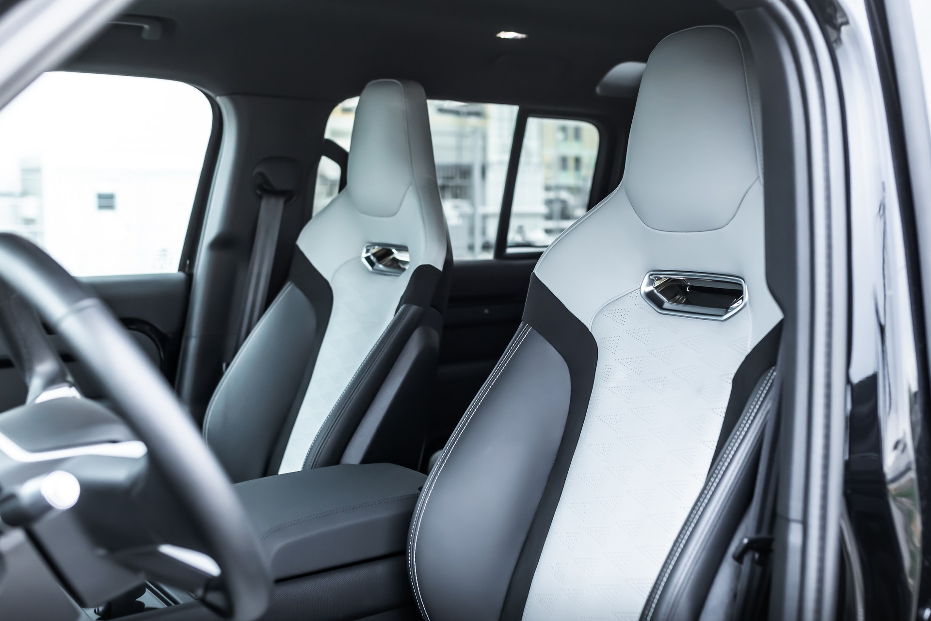 Manhart Gives The Land Rover Defender 505 Hp And 24-Inch Wheels