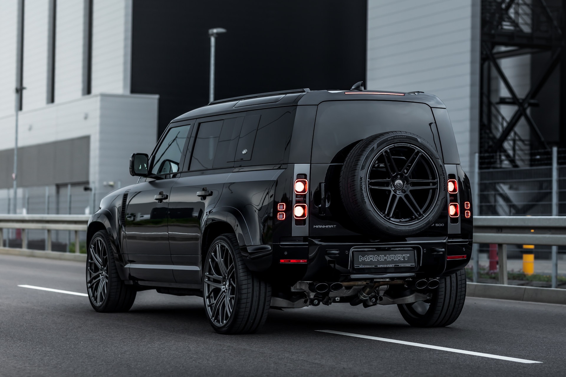 Manhart Gives The Land Rover Defender 505 Hp And 24-Inch Wheels