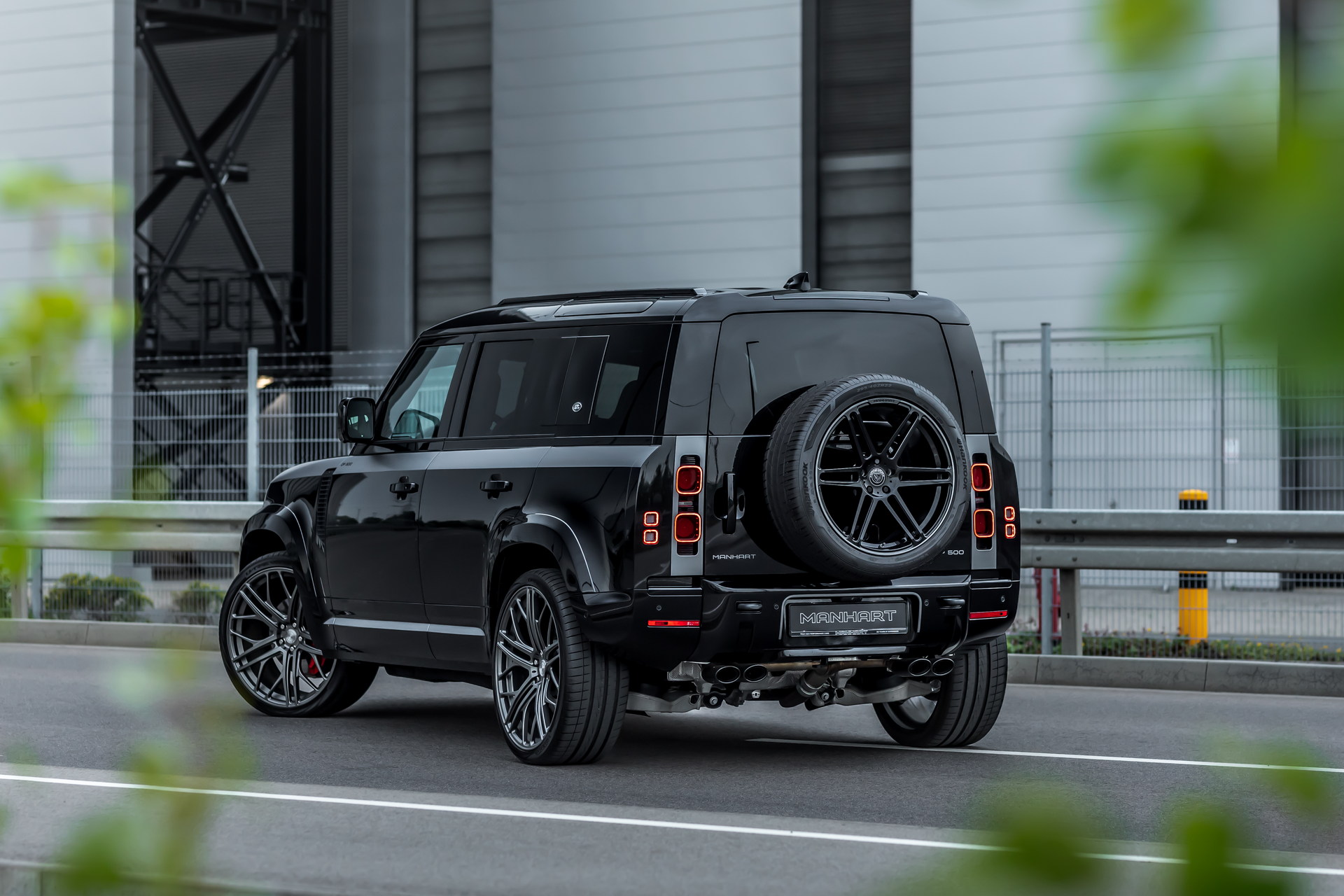 Manhart Gives The Land Rover Defender 505 Hp And 24-Inch Wheels