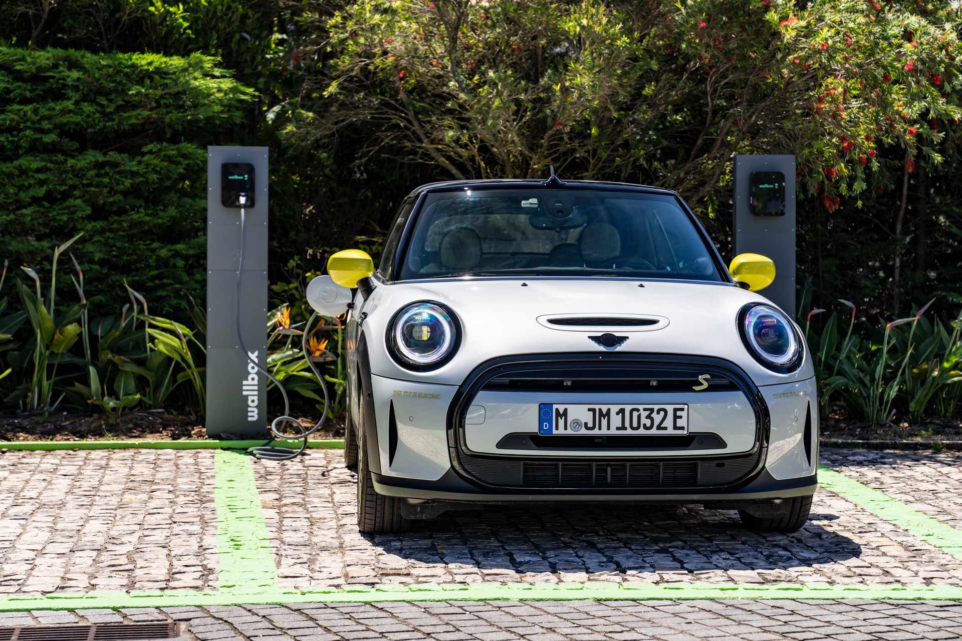 Mini Cooper SE Convertible Is A One-Off EV Built For Enthusiasts