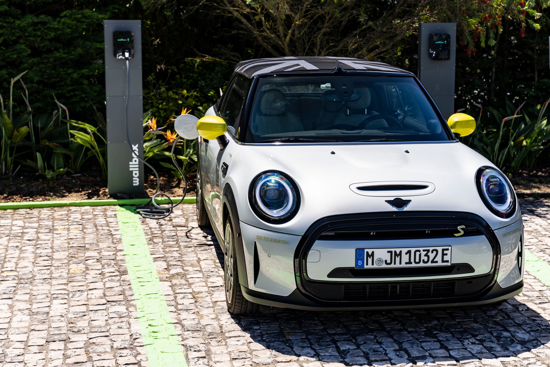 Mini Cooper SE Convertible Is A One-Off EV Built For Enthusiasts