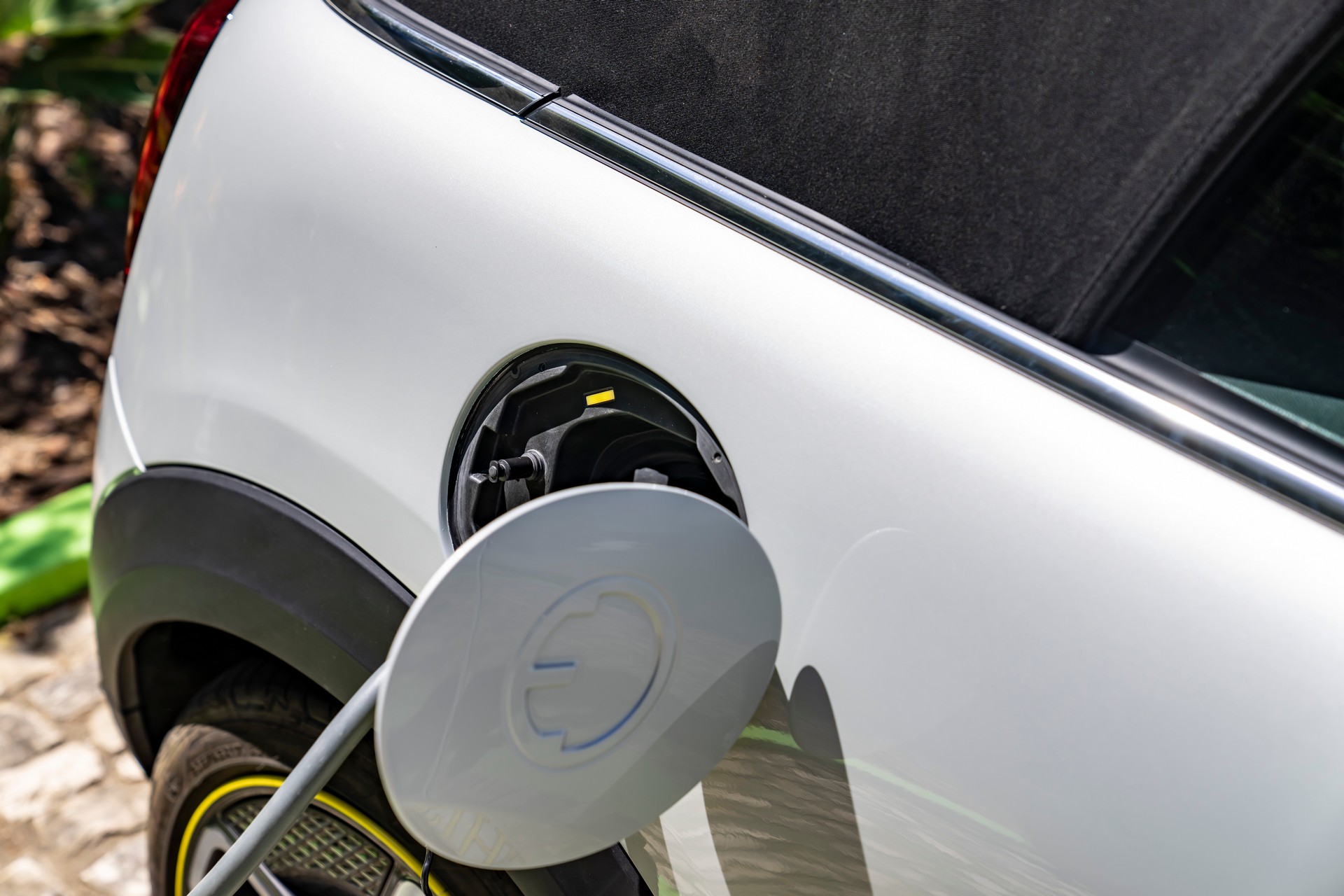 Mini Cooper SE Convertible Is A One-Off EV Built For Enthusiasts