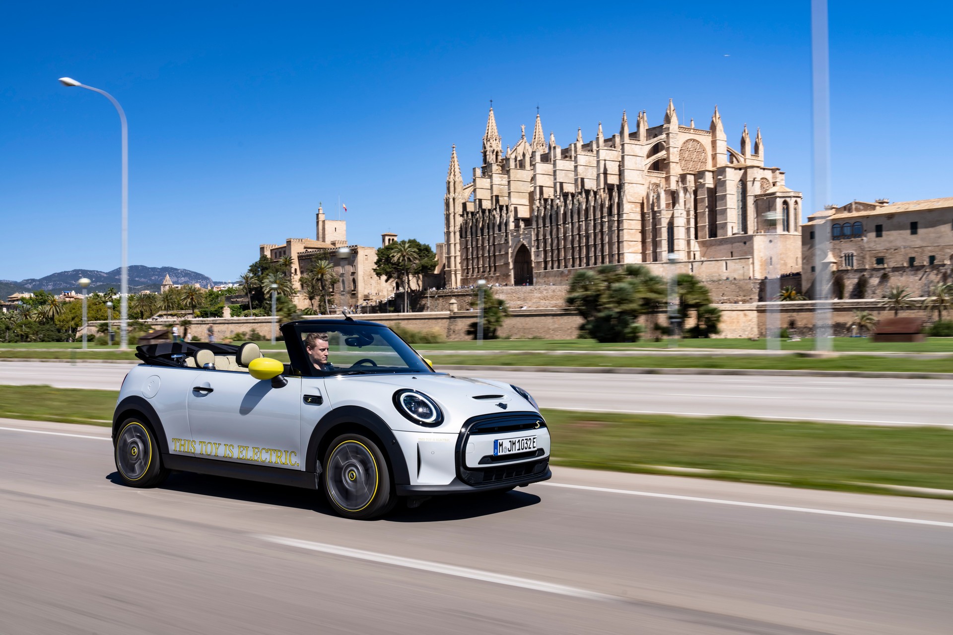 Mini Cooper SE Convertible Is A One-Off EV Built For Enthusiasts