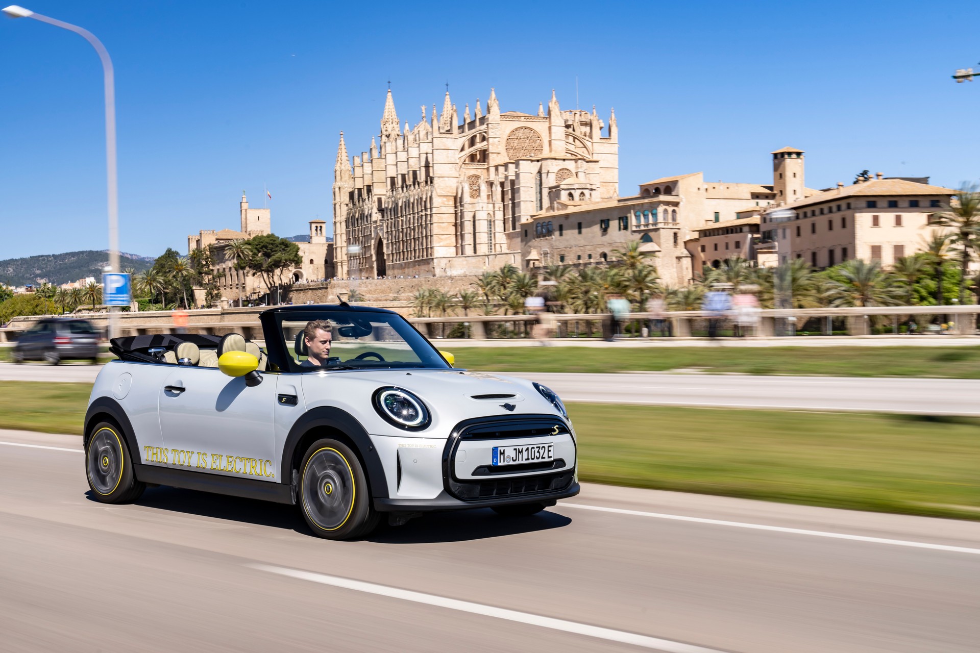 Mini Cooper SE Convertible Is A One-Off EV Built For Enthusiasts