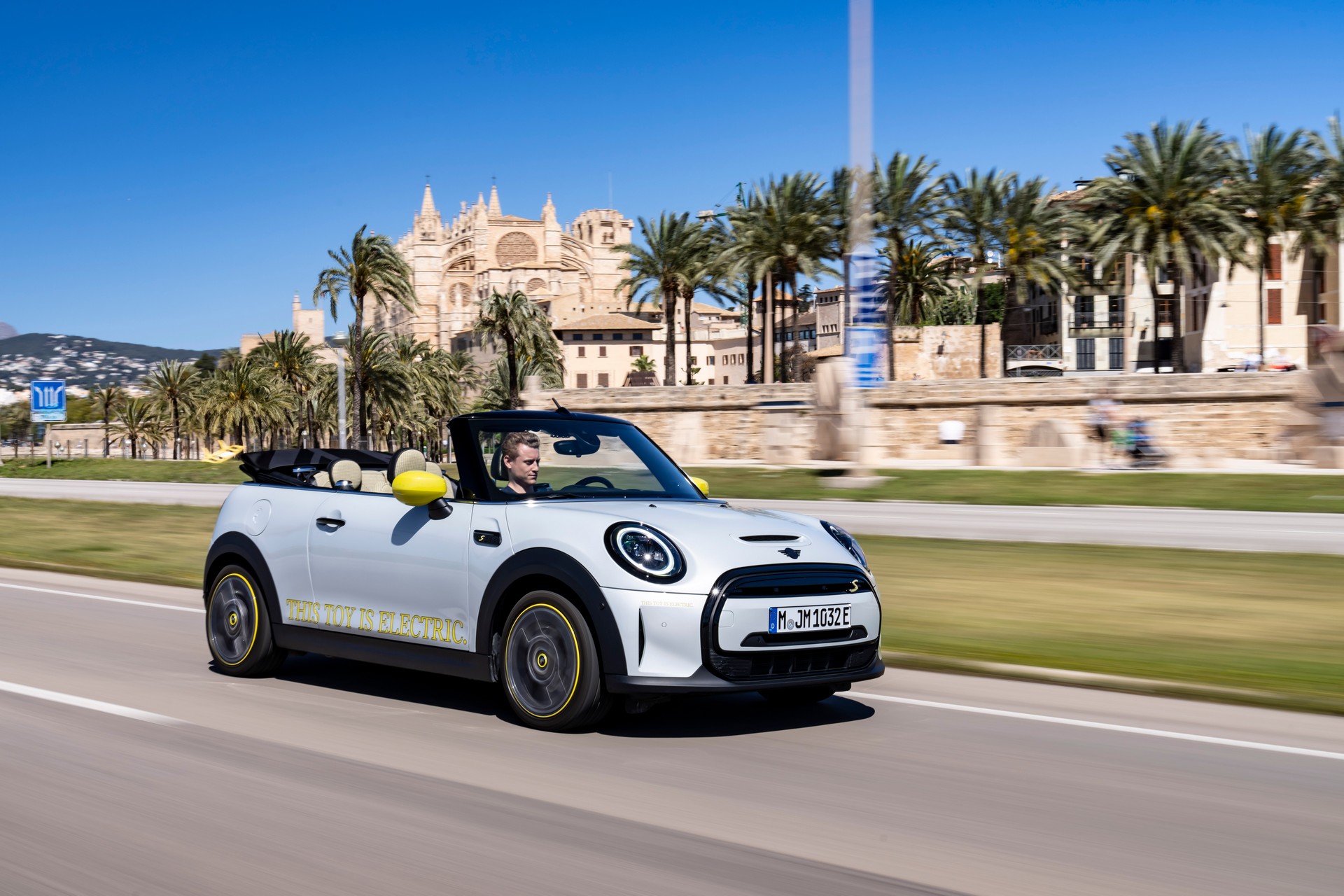 Mini Cooper SE Convertible Is A One-Off EV Built For Enthusiasts