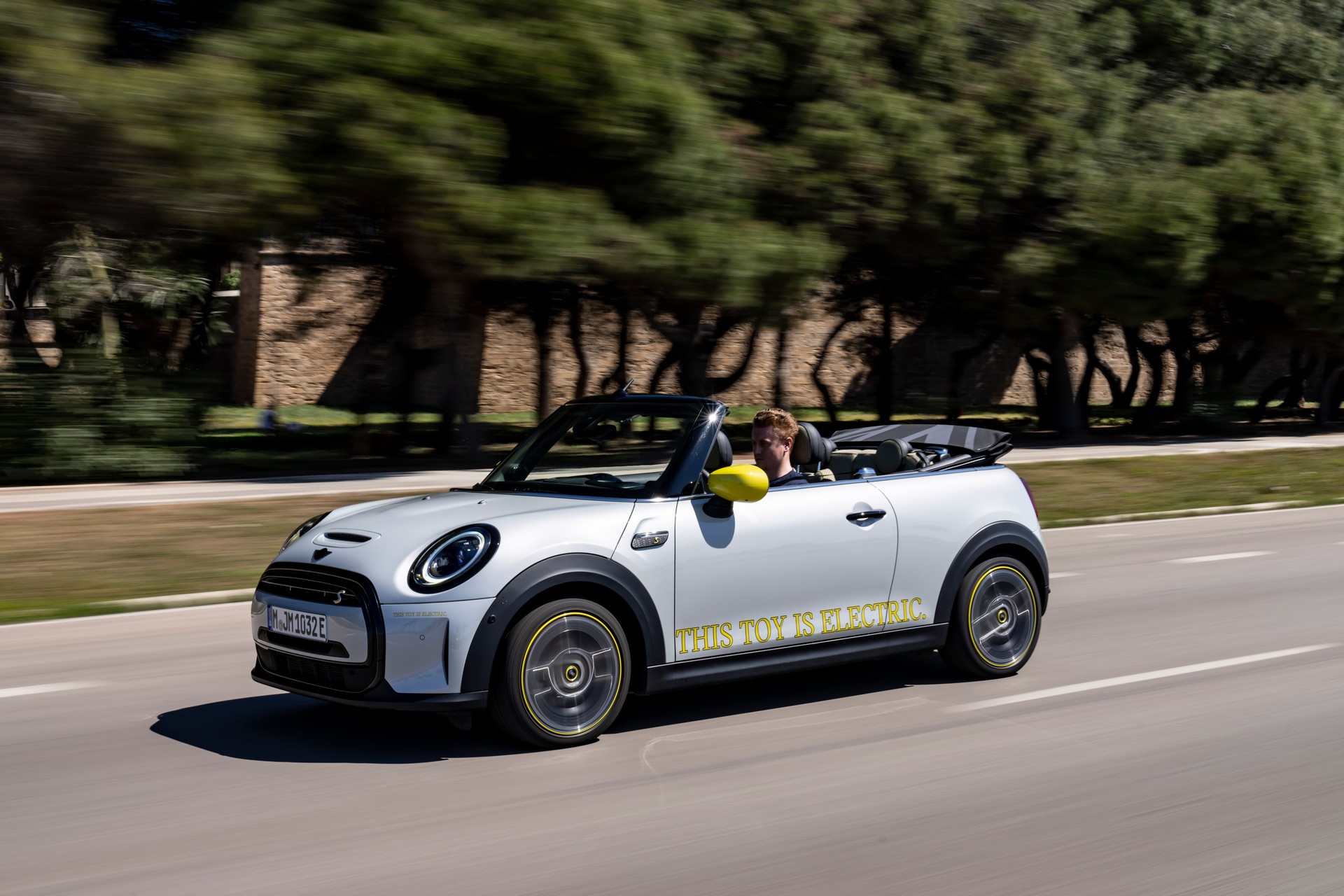 Mini Cooper SE Convertible Is A One-Off EV Built For Enthusiasts
