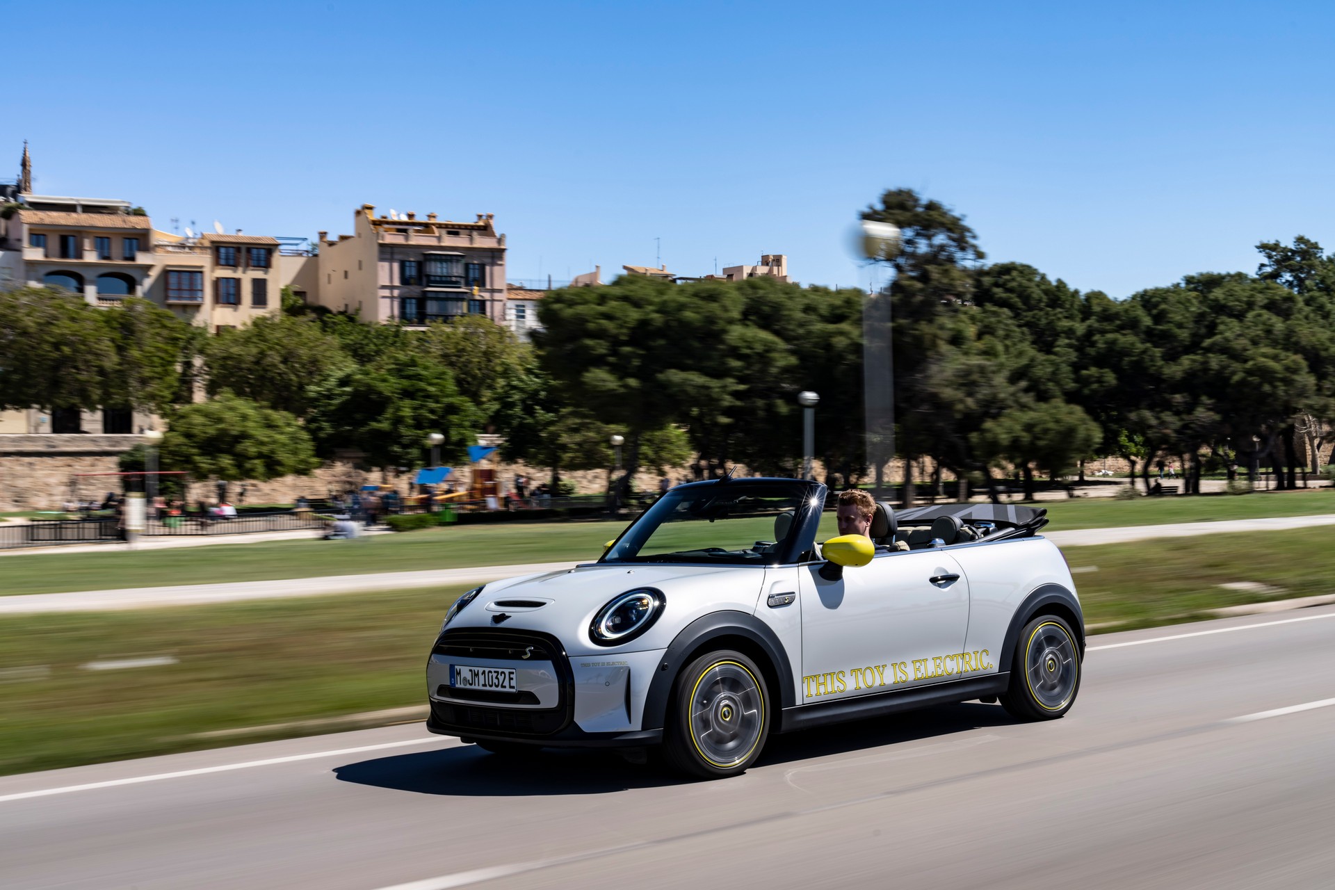 Mini Cooper SE Convertible Is A One-Off EV Built For Enthusiasts