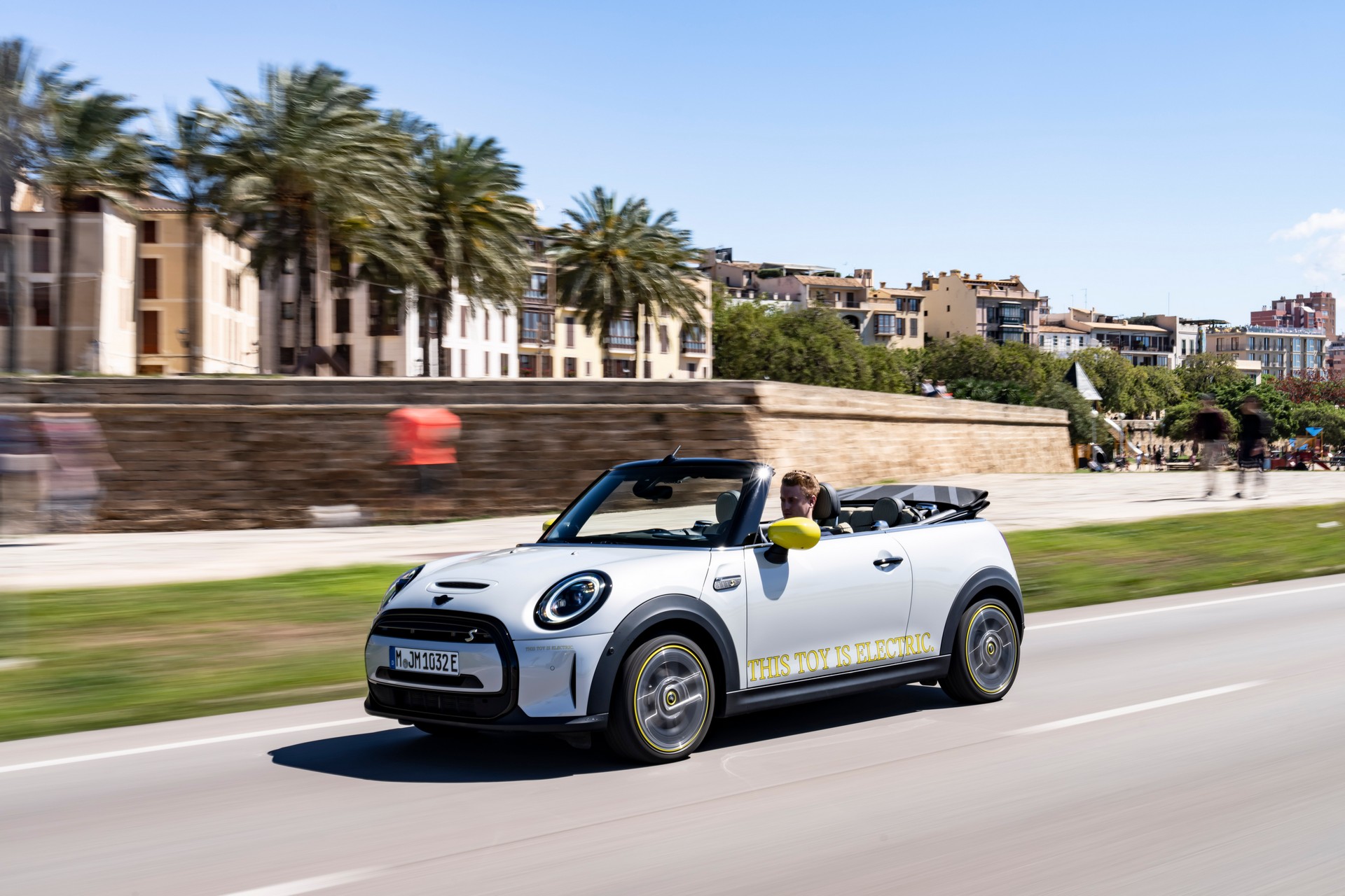 Mini Cooper SE Convertible Is A One-Off EV Built For Enthusiasts
