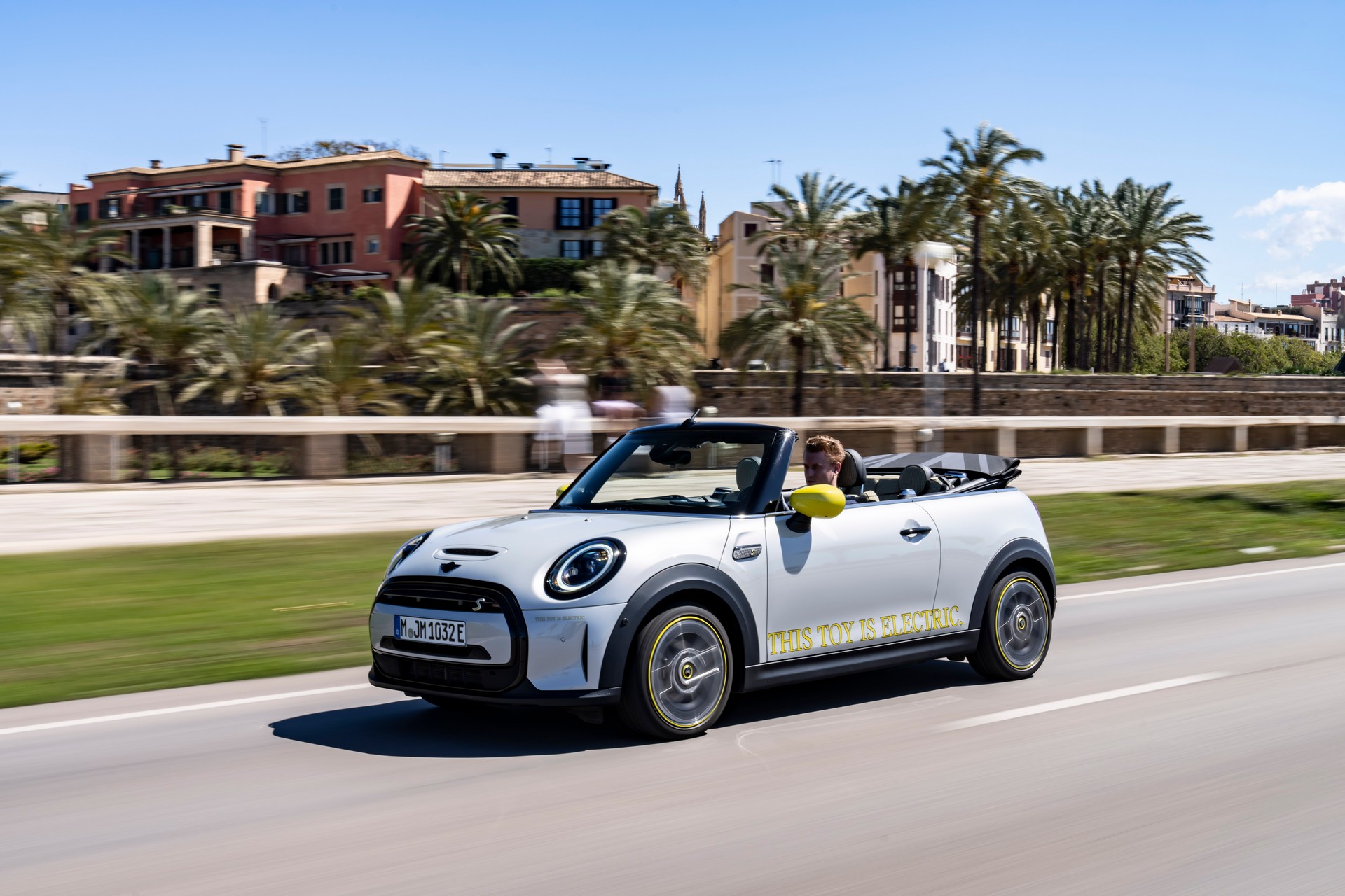 Mini Cooper SE Convertible Is A One-Off EV Built For Enthusiasts