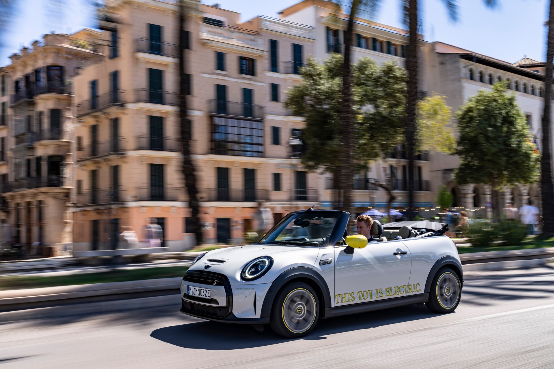 Mini Cooper SE Convertible Is A One-Off EV Built For Enthusiasts